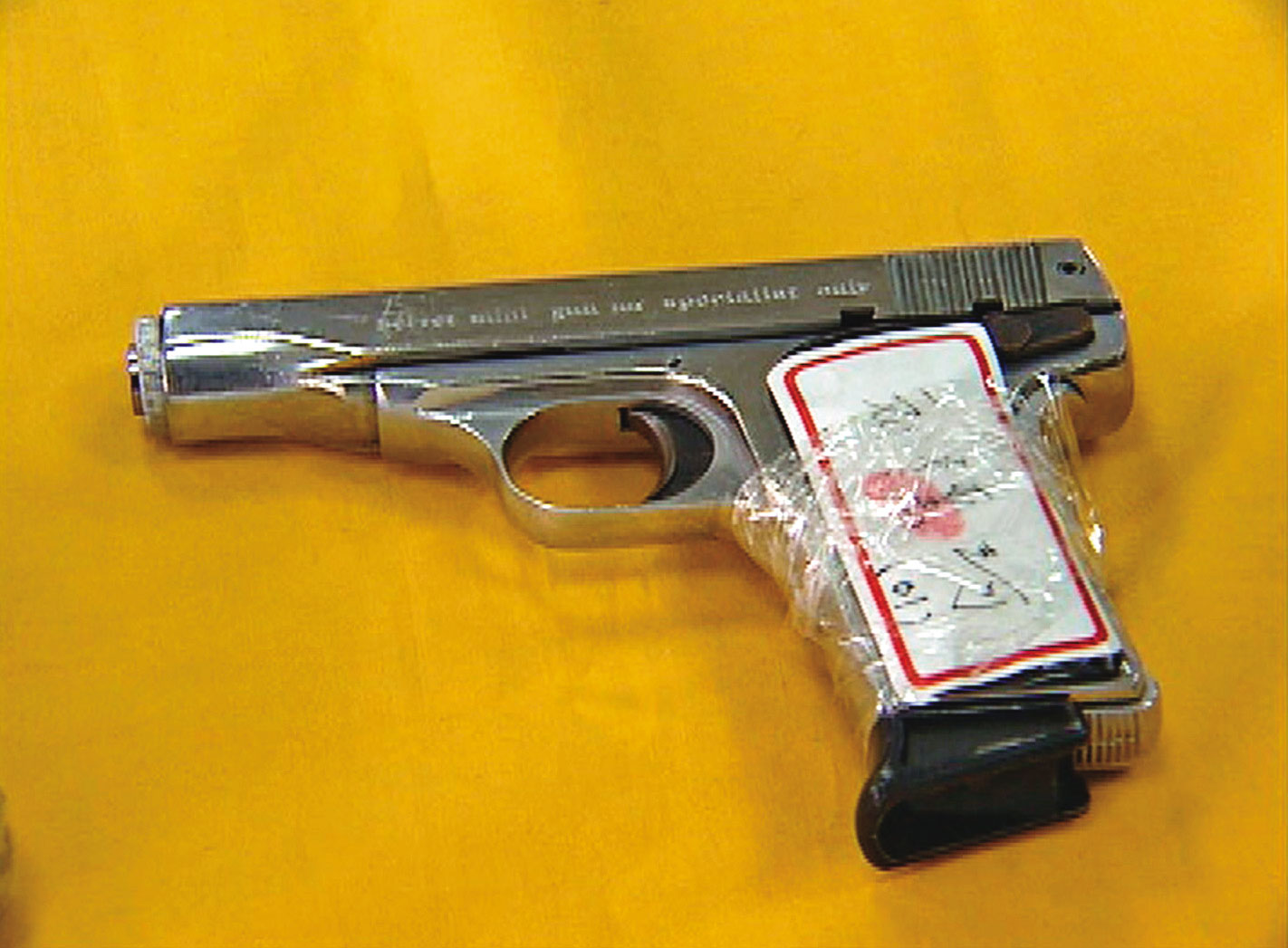 劉姓凶手事前購買改造手槍,並親手開槍殺害小兒子。(東森新聞提供)