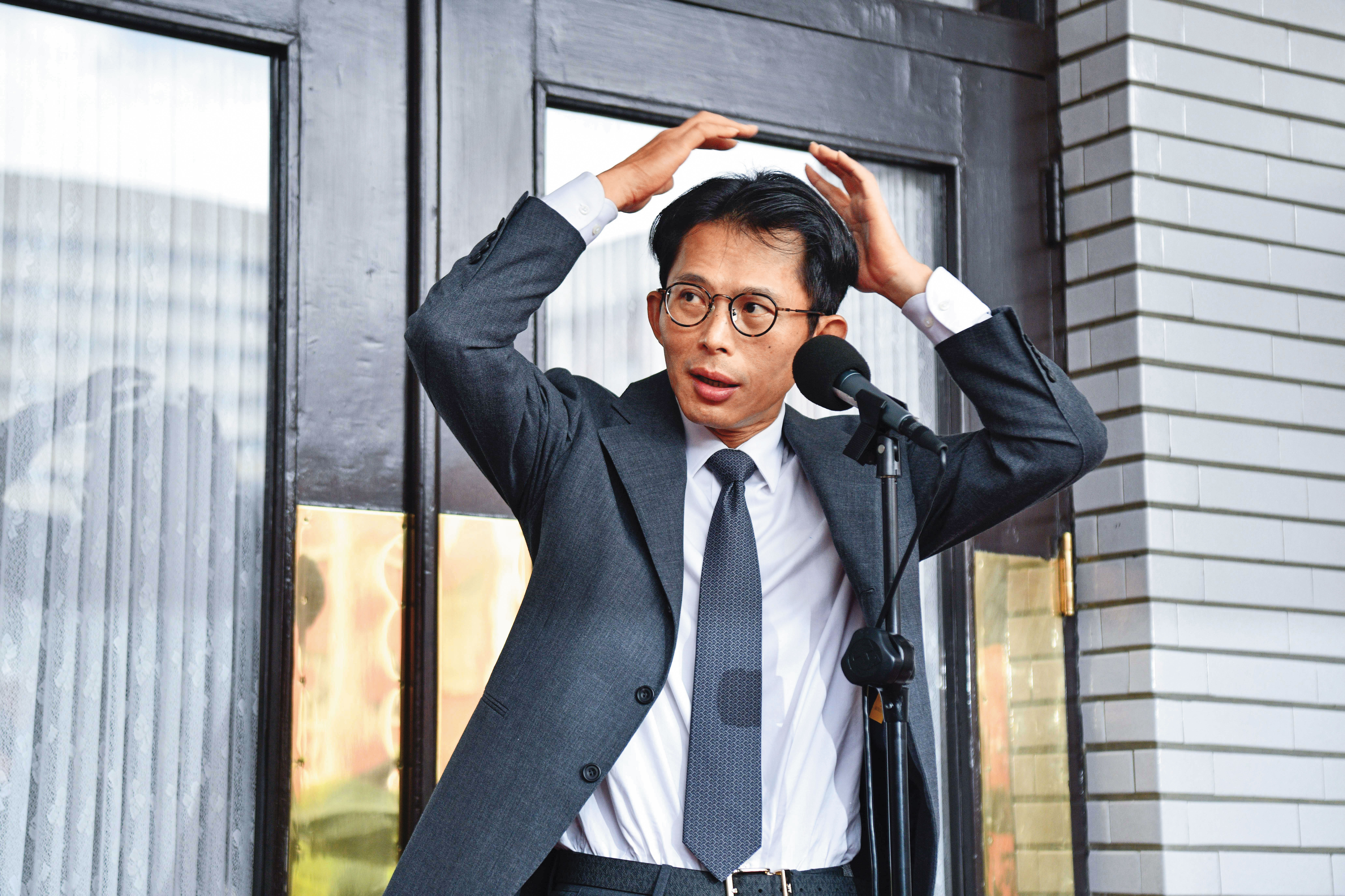 黃國昌驚爆黨狗駭媒、老家占地與小姨子開無照安親班及岳父建設公司出包，才是最該遭揭弊的對象。（鏡報李智為）