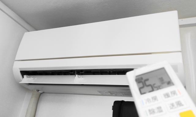 先前有冷氣開一整天比起開開關關更省錢的傳說，然而實測結果兩樣情。示意圖。（photoAC）