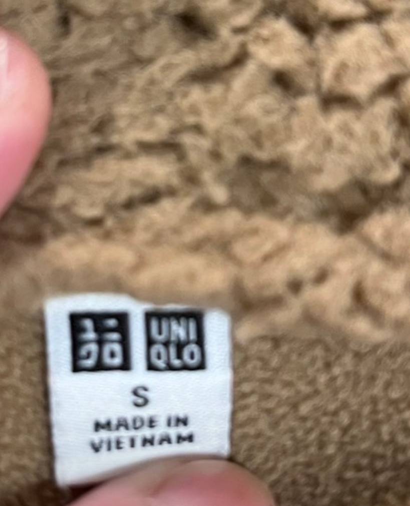 貴婦奈奈身穿日系UNIQLO的平民大衣接受本刊採訪，並非網紅所稱要價10萬元的max mara大衣。
