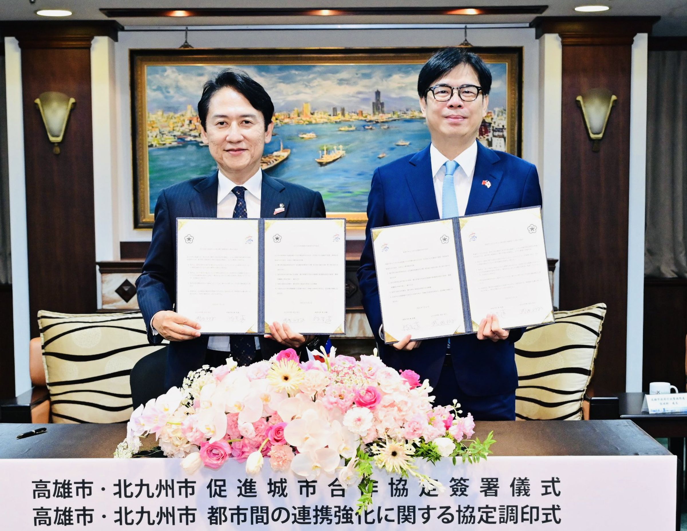 北九州市長武内和久日前剛好到台灣高雄訪問，與陳其邁簽下城市合作協定。（翻攝自X @takeuchikazhisa）