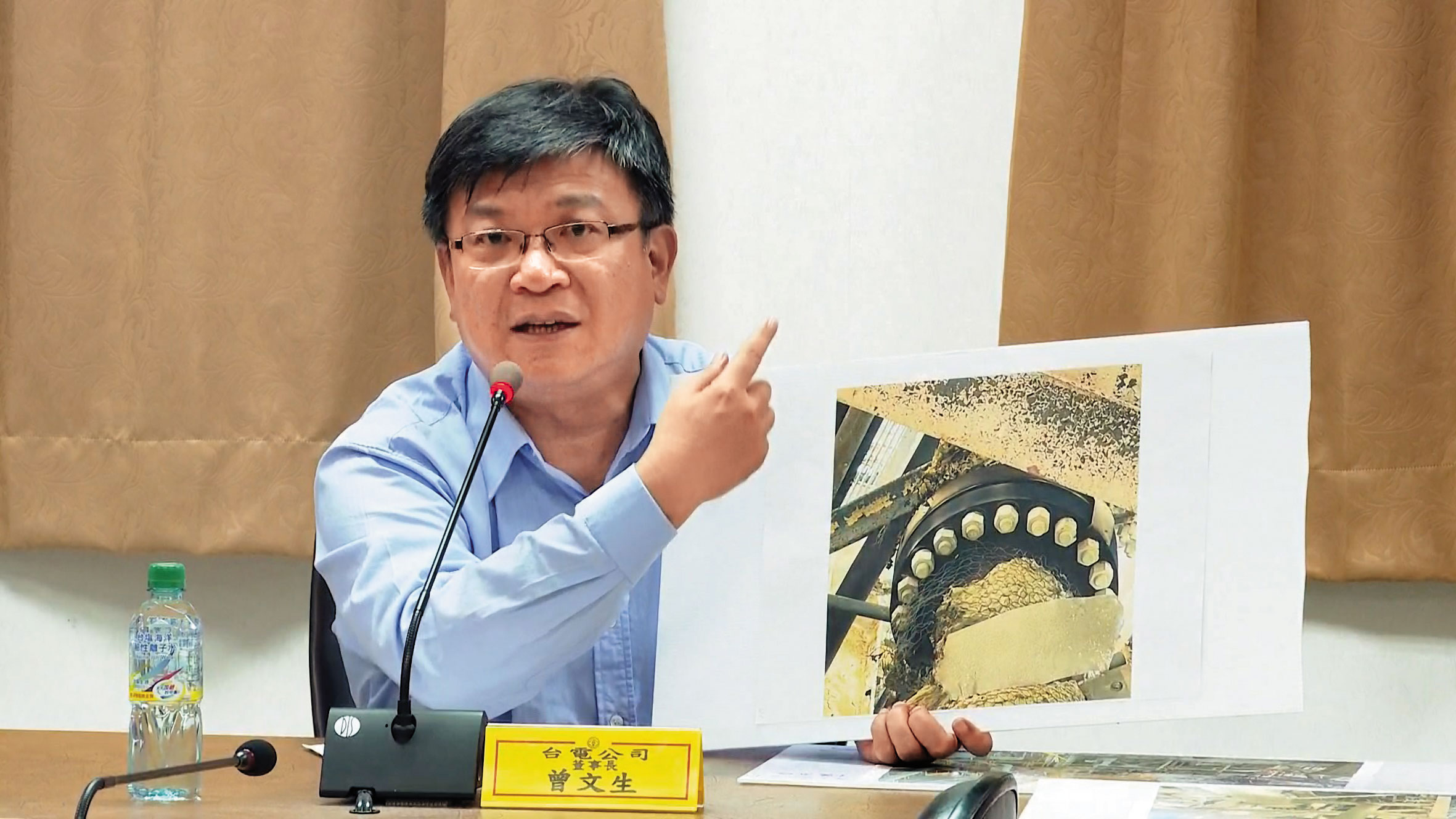 台電董事長曾文生指出火災是法蘭（flange）漏氣惹禍。（鏡新聞提供）