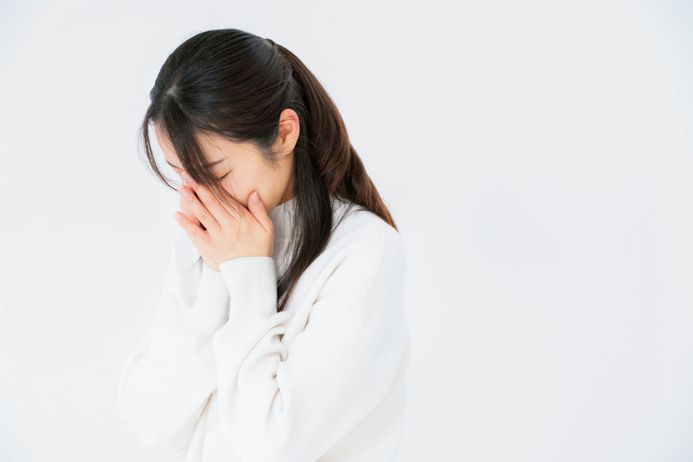 高雄一名女職員遭傳產老董誘騙去溫泉旅館險遭性侵，最後法院判老董緩刑5年。（示意圖，pakutaso）