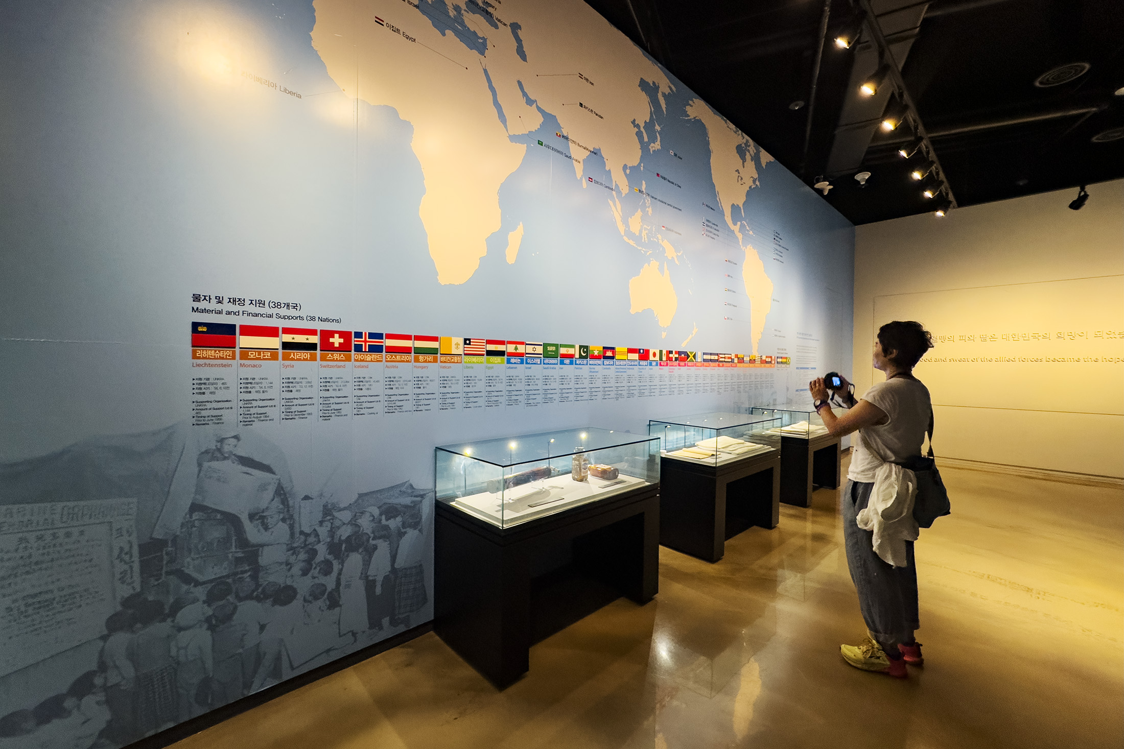 「6.25戰爭室」內的展品與影像，將參觀者帶回那段煙硝瀰漫的歲月。