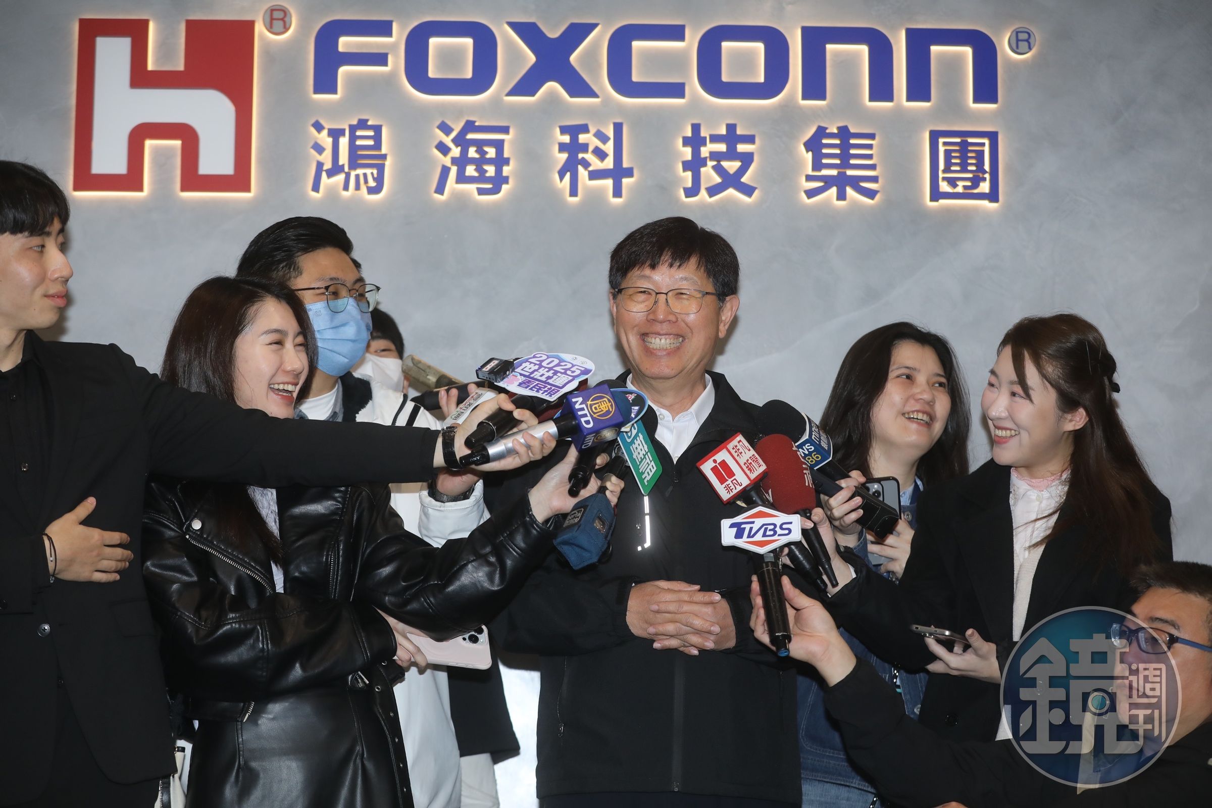 鴻海董事長劉揚偉今（12）日親自主持開工團拜，表示今年的業績一定超過7兆元。