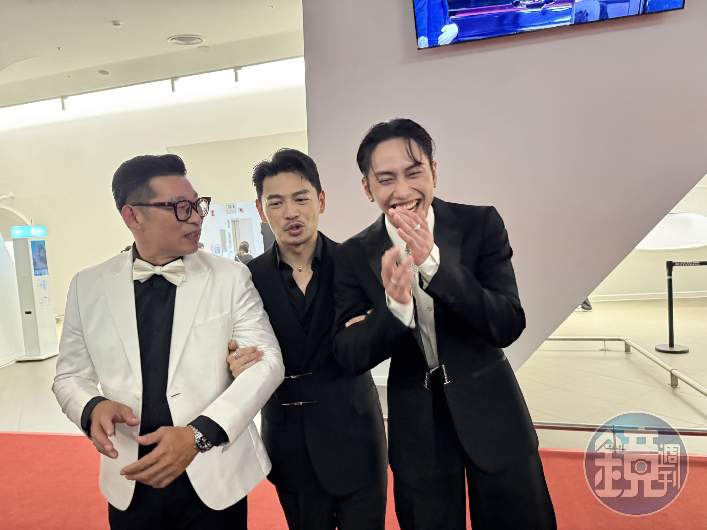 阿ken昨以《X!又是星期一》問鼎最佳導演獎,並帶一起入圍的范少勳和馬力歐走紅毯。