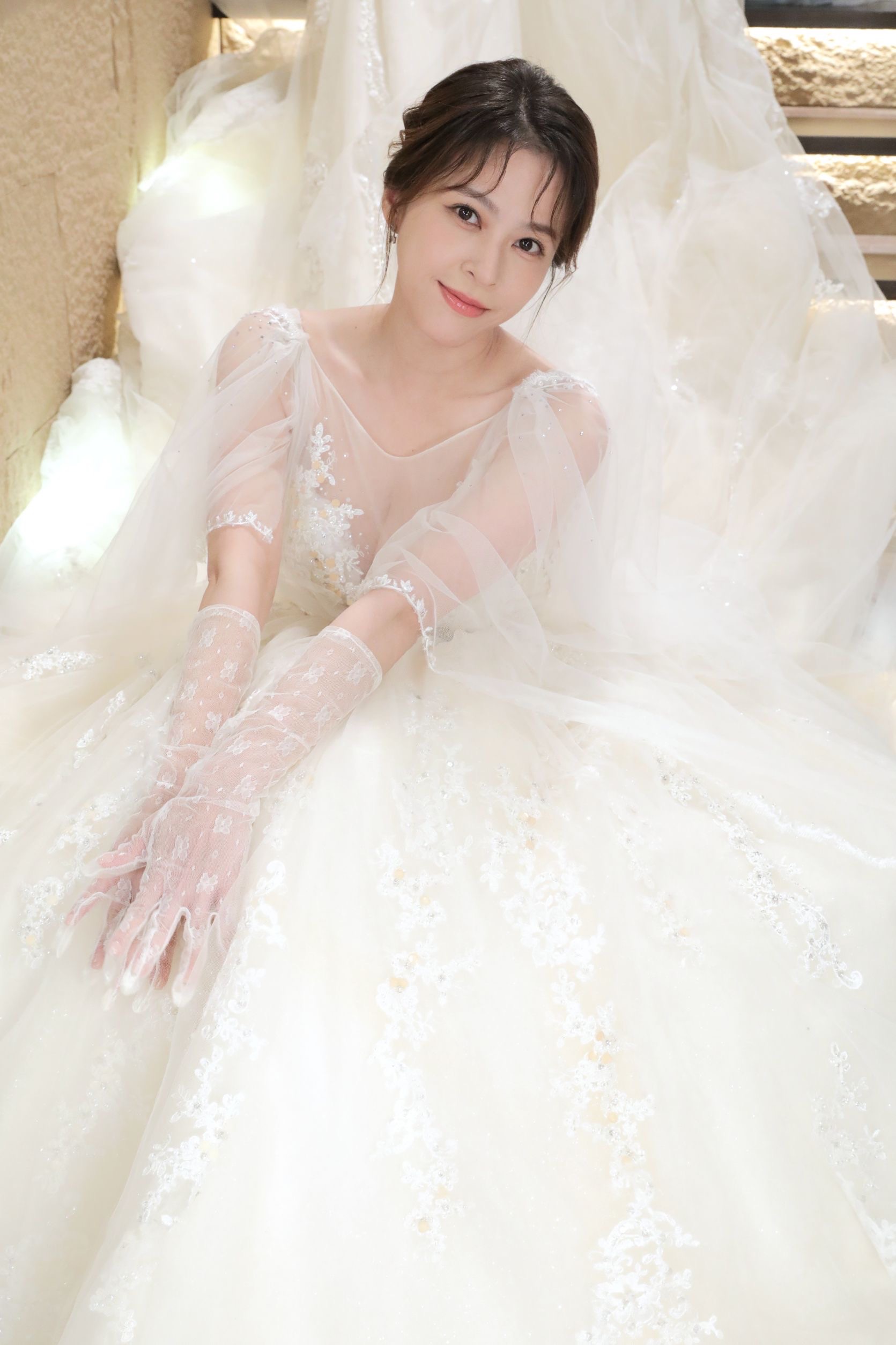 蘇晏霈披婚紗美翻現場,仙氣飄飄根本是行走的白紗女神!(民視提供)