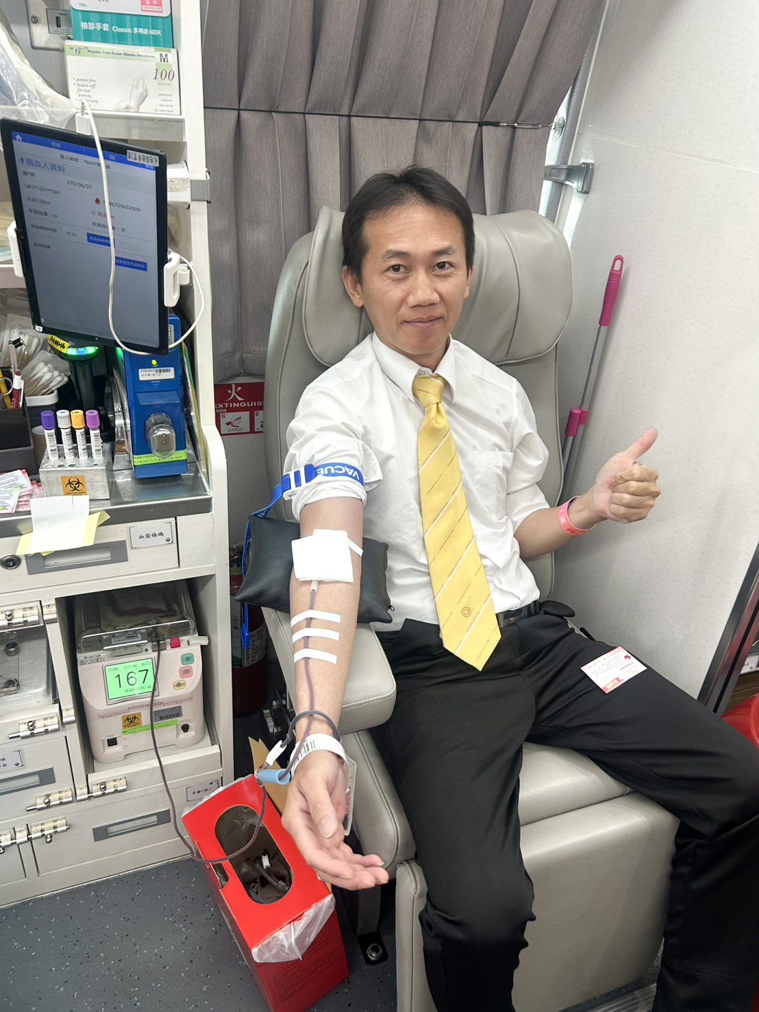 同仁們不僅擔任志工、讓捐血活動圓滿進行,更踴躍捐血,募集血袋較去年血袋多出2倍。(永慶房產集團提供)
