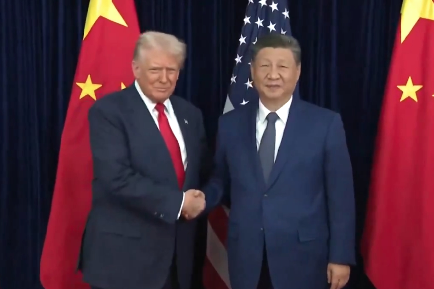 美國總統川普與中國國家主席習近平在釜山見面。（翻攝自@RapidResponse47 X）