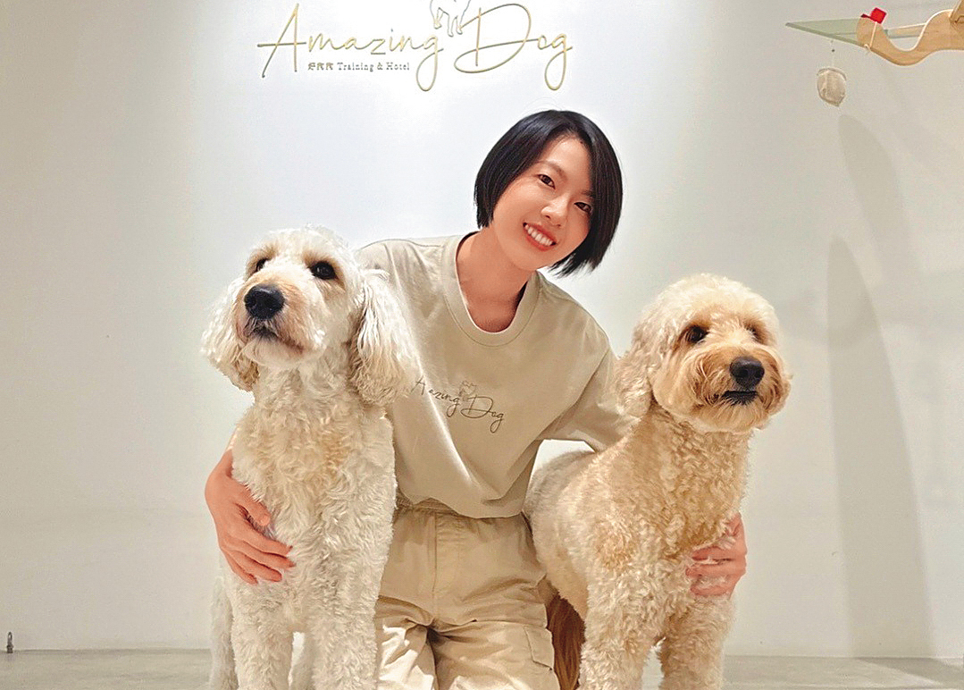 Jenny是專業的寵物訓練師,曾獲ABRA認證,常在社群分享與貓狗互動的知識。(翻攝自pet_trainer_jenny IG)