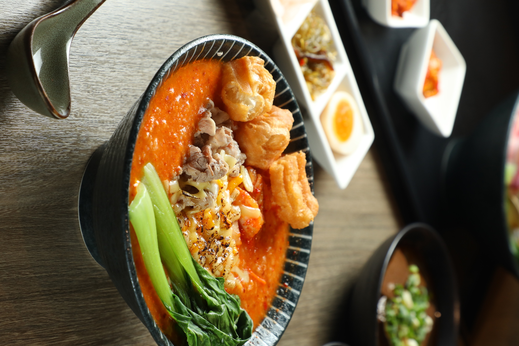 「泡菜起司牛肉粥」上頭有炙燒起司增添口感,是全新口味。(169元/份)