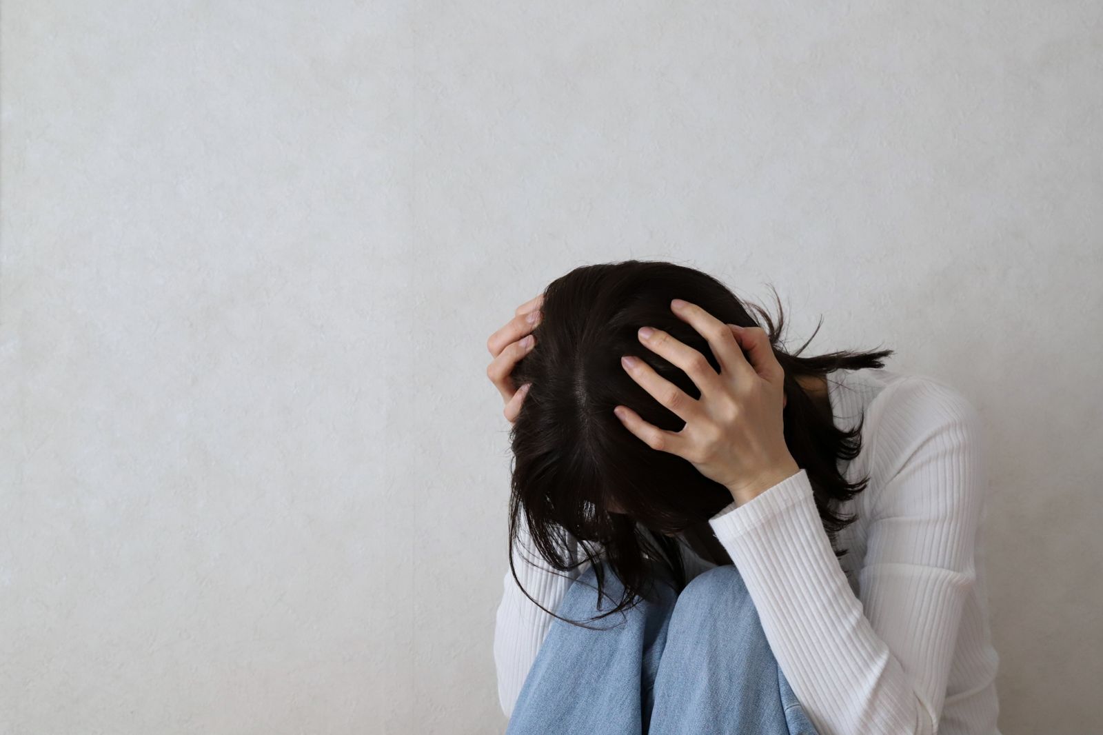一名人妻照顧重殘的丈夫18年,沒想到還被變態的二伯覬覦、性騷擾。(示意圖/翻攝自photoAC)