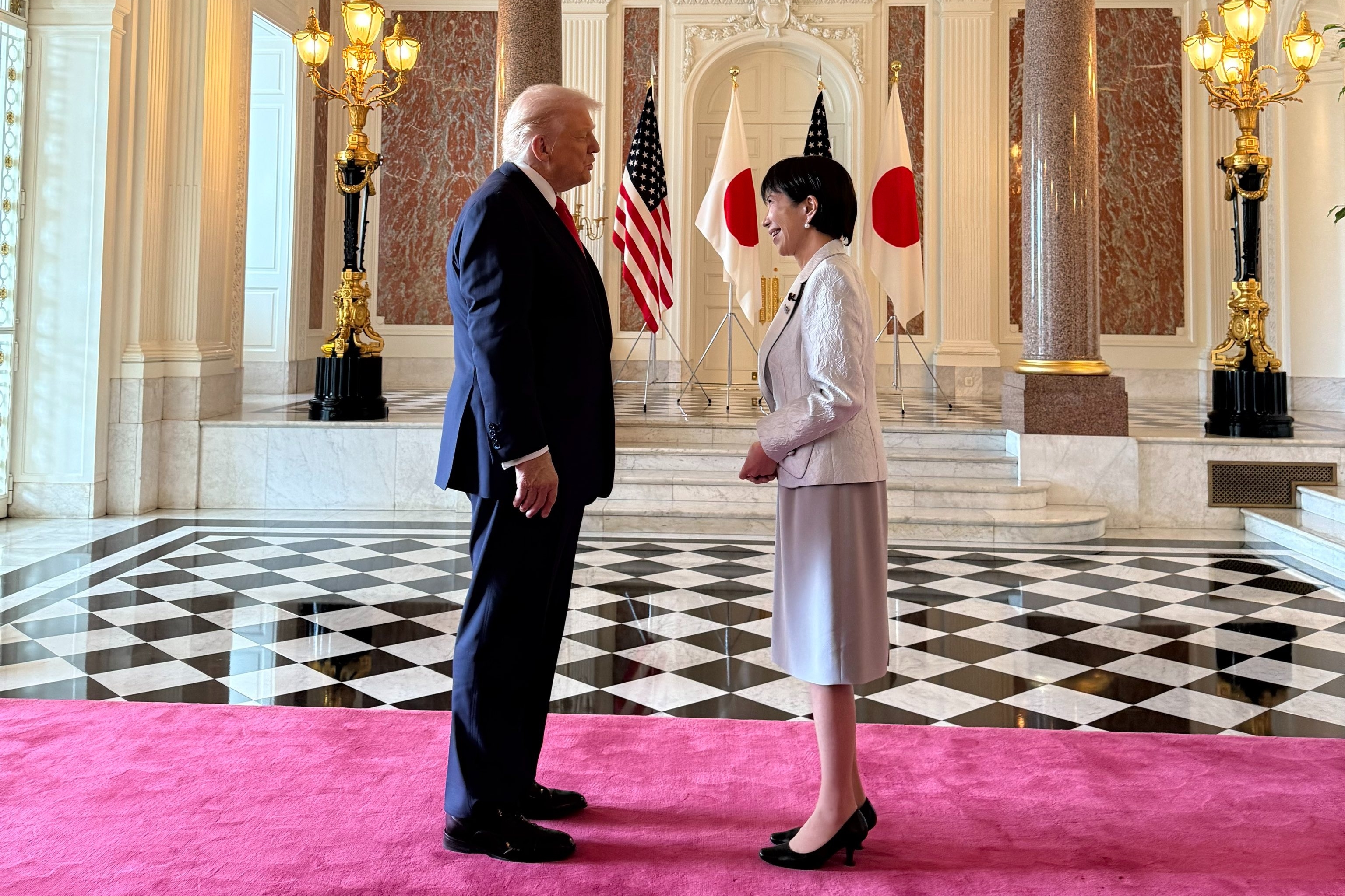 日本新任首相高市早苗今首次會晤美國總統川普。（翻攝自@MargoMartin47 X）