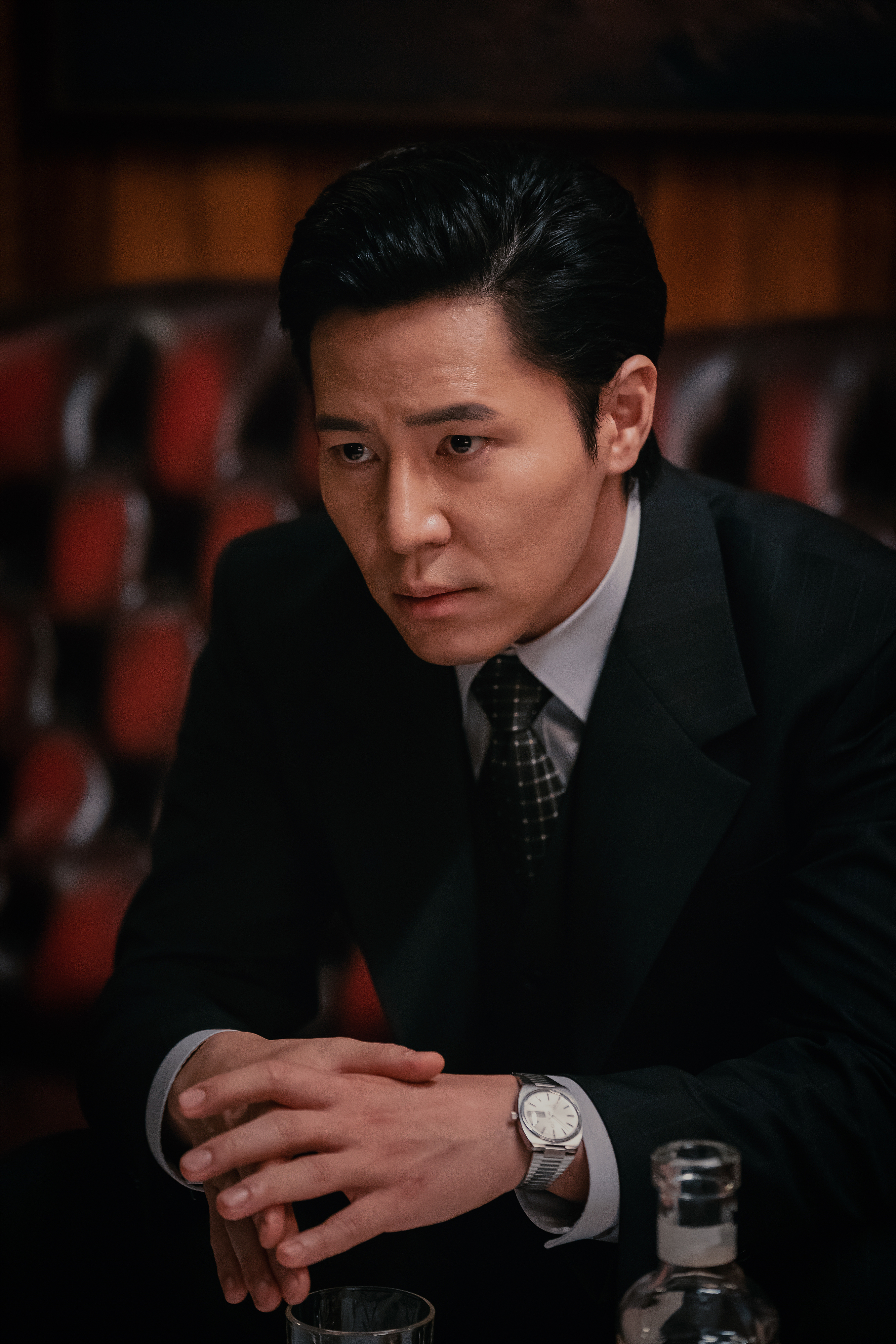 「小迷糊」李奎炯飾演性格深沉的野心政治家姜成民,參考《教父》的艾爾帕西諾。(Disney+提供)