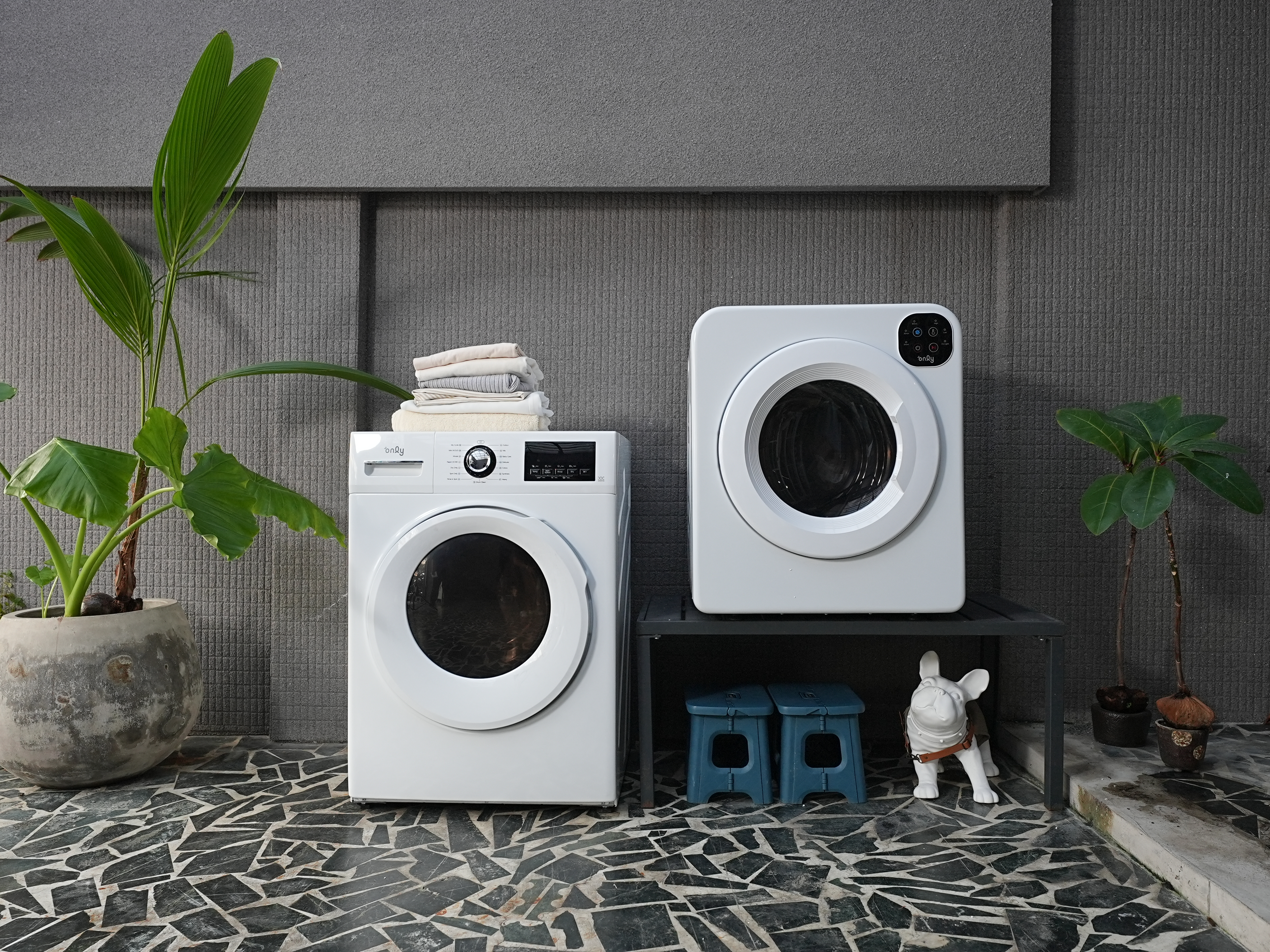 精準控濕、烘乾即停！only小暖心乾衣機搭載Smart智慧乾衣，自動計算衣物含水率，保護衣物不過度乾燥，確保每件衣服都蓬鬆柔軟。