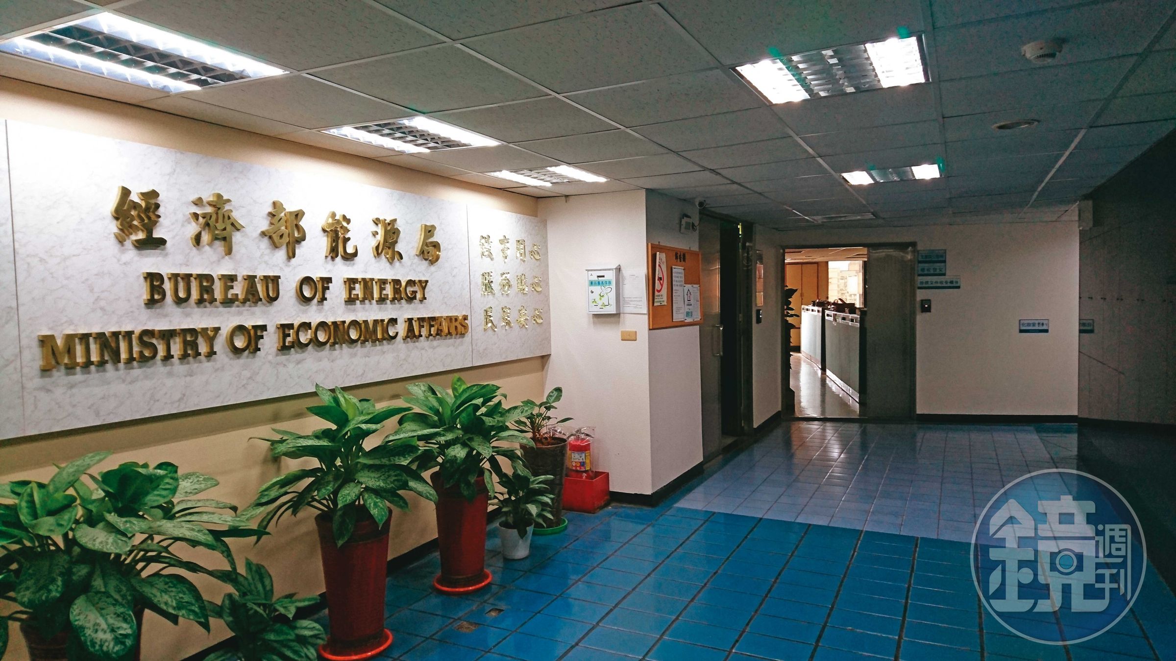 經濟部能源局態度攸關力暘小二甲禁令解套，時任光電組組長的林文信暗助過程，全被檢方查獲。