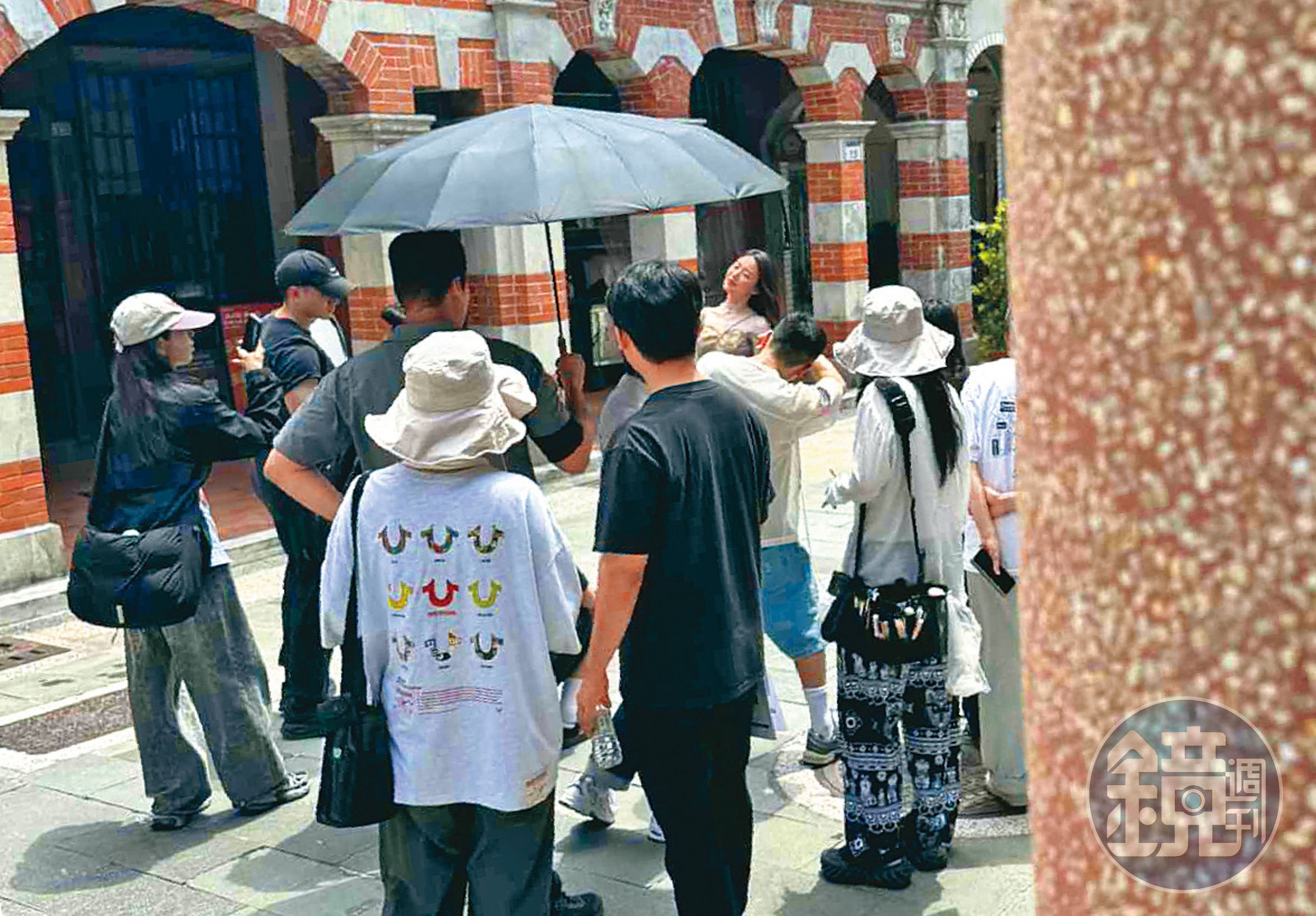 身為桃園人的舒華，擔任桃園市觀光大使，低調現身當地景點拍廣告。（讀者提供）