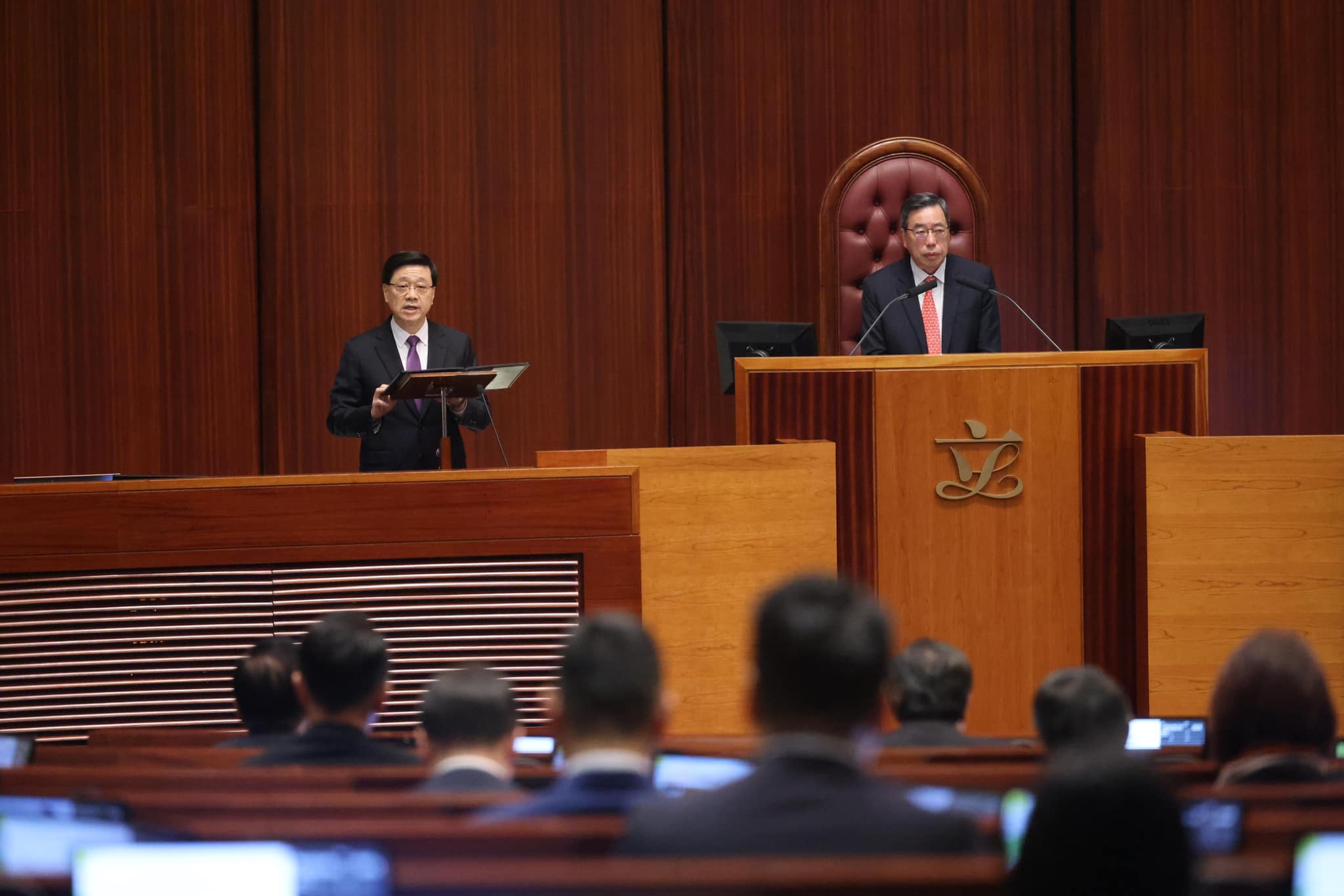 對於香港基本法23條三讀通過,李家超興奮喊「完成了歷史使命,不負中央所托,不負國家信任」。(翻攝自臉書@李家超 John KC Lee)