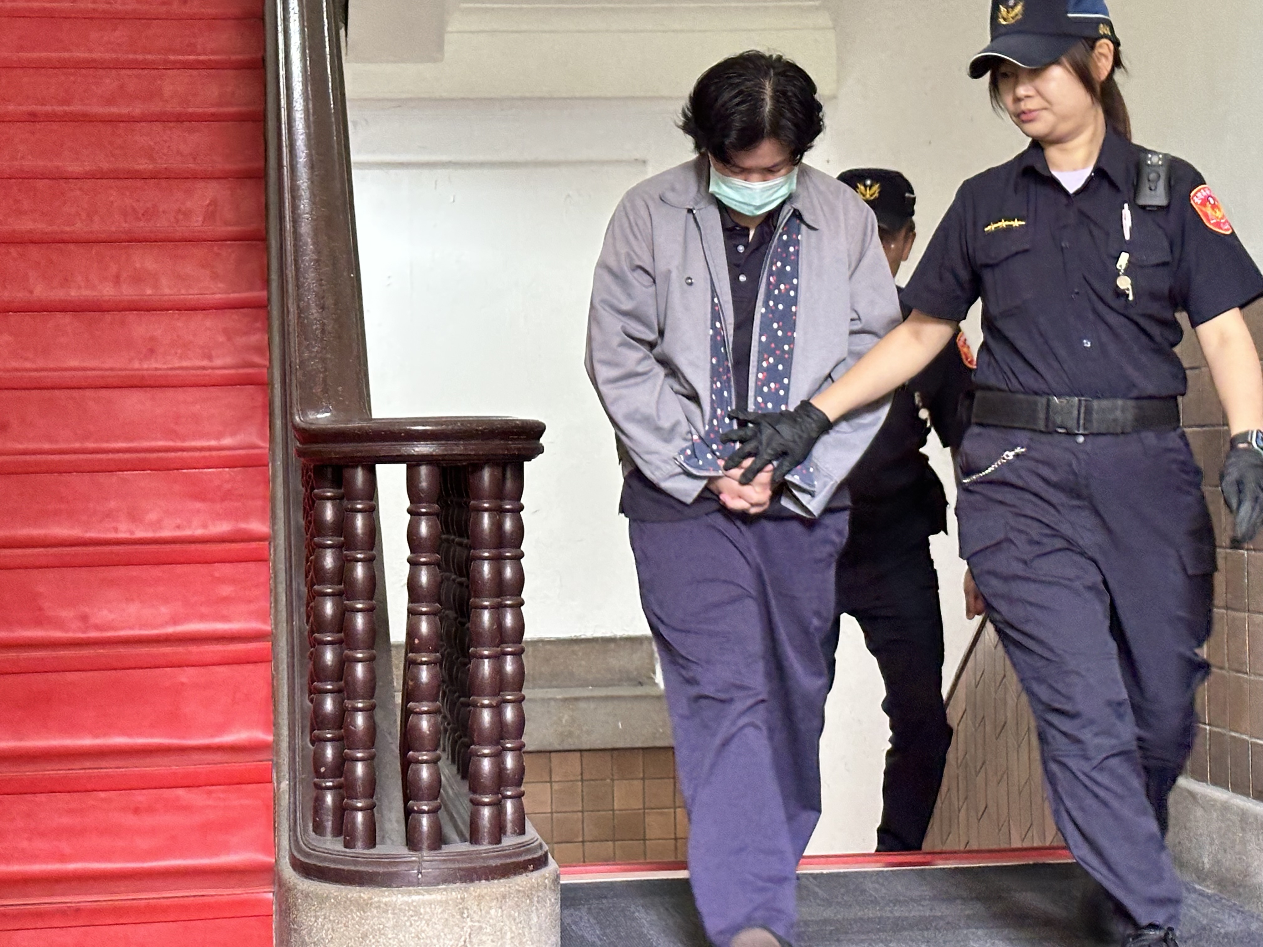 台北市議員陳怡君辦公室主任「饅頭」張惠霖獲50萬元交保停押。