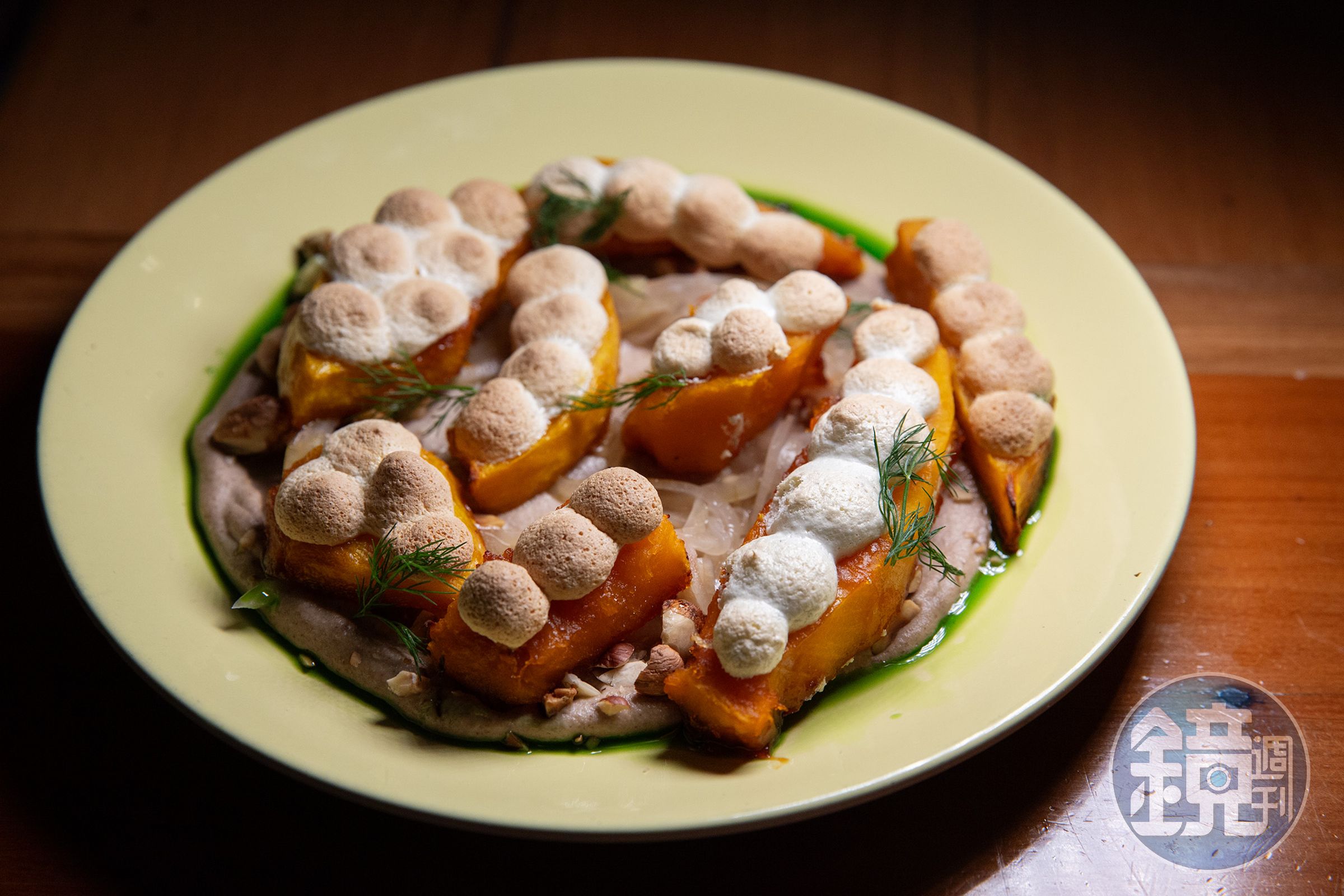 「Honey Roasted Pumpkin w Hazelnut+Marshmallow」以蜂蜜烤南瓜搭配榛果與棉花糖,將南瓜的甜味、堅果香與柔軟口感結合,讓人聯想到美式感恩節餐桌上的地瓜料理。(紐幣元25/份,約NT$472)