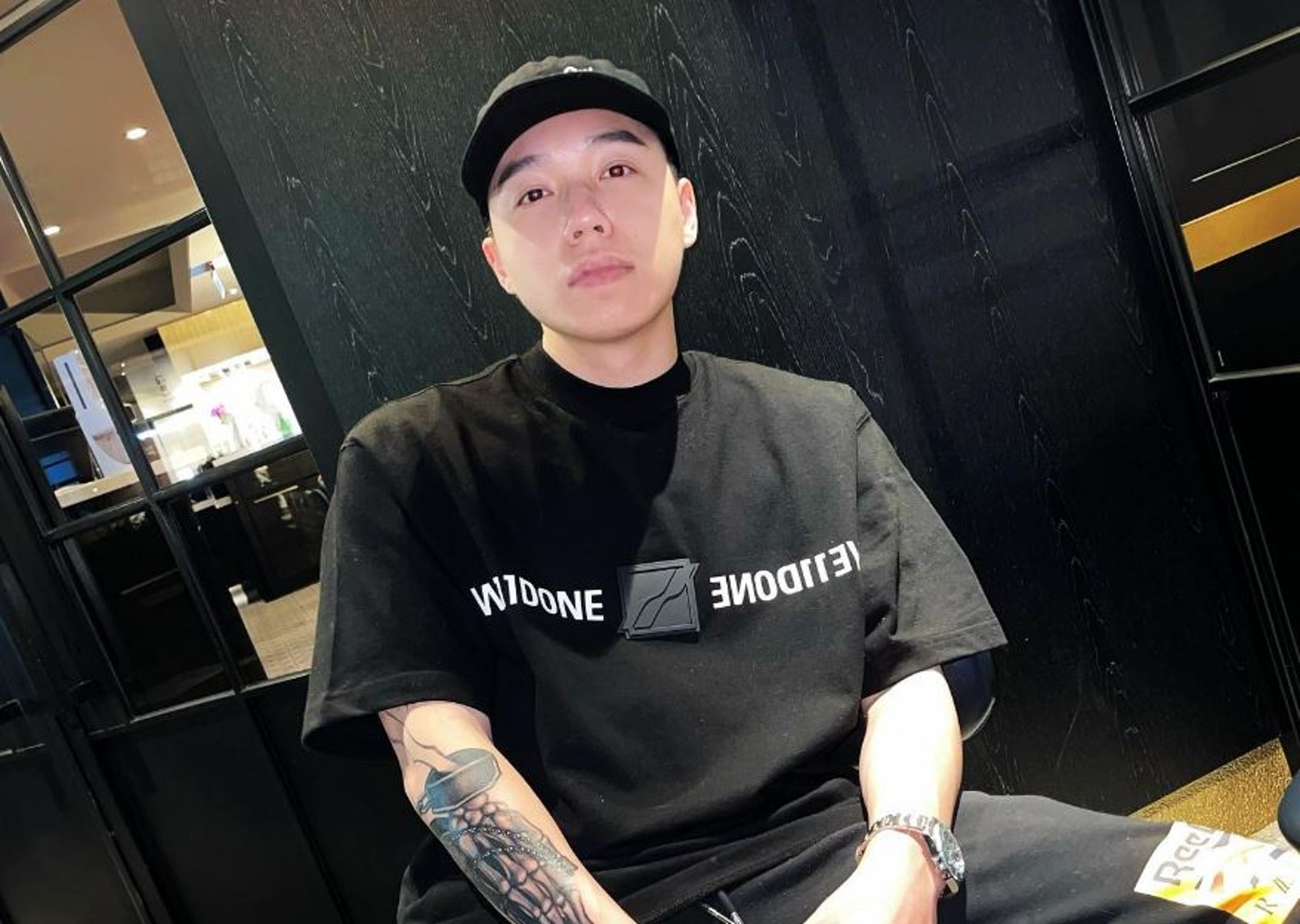 台中高分院認定，Toyz涉及《毒品危害防制條例》販賣二級毒品罪，咬出共犯減刑為4年2個月；仍可上訴。（翻攝自toyzlol IG）