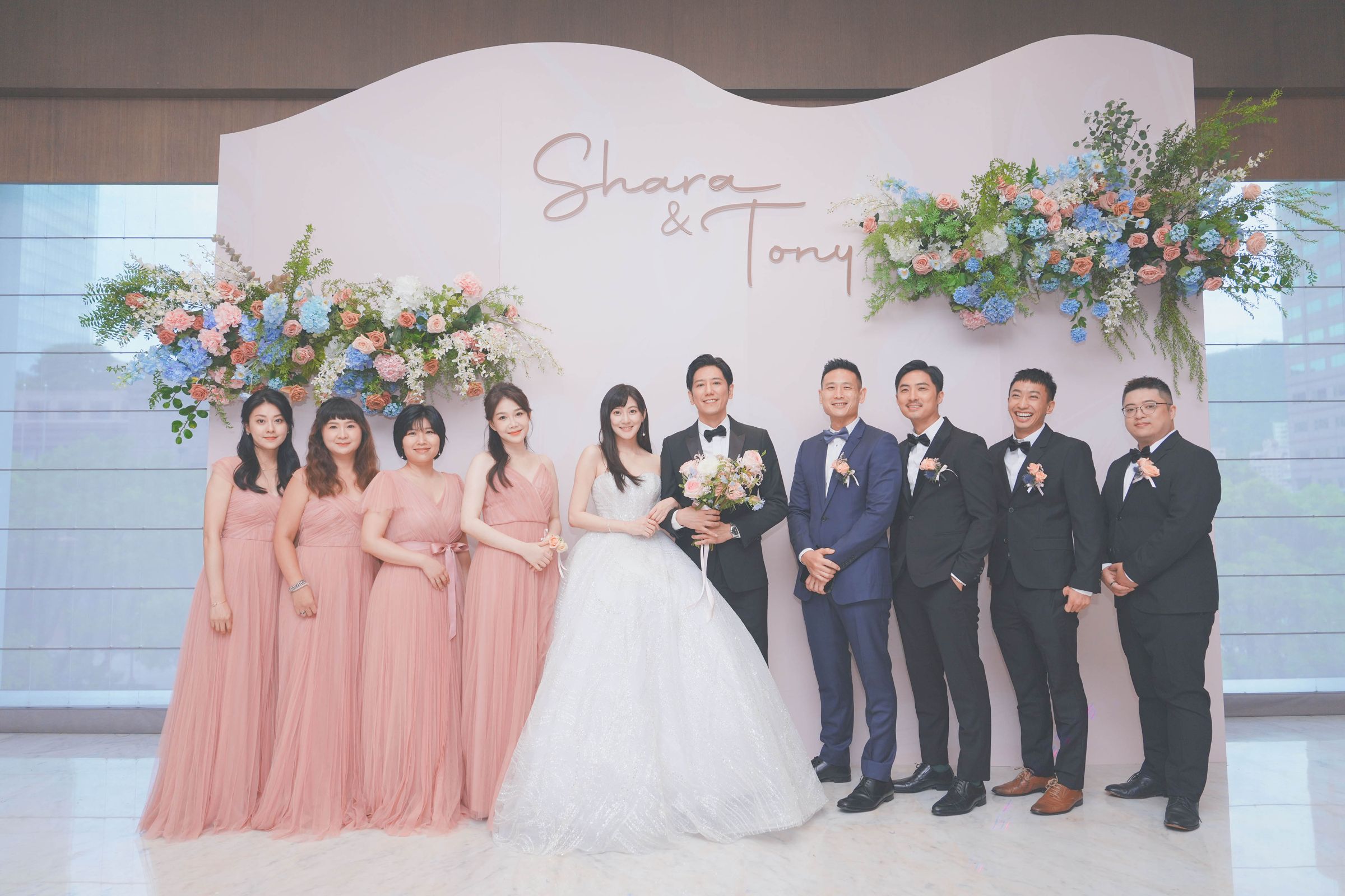 林逸欣婚宴邀請4對伴郎伴娘,李運慶與新郎從小就是好兄弟,欣然為好友當伴郎。(欣宇宙音樂提供)