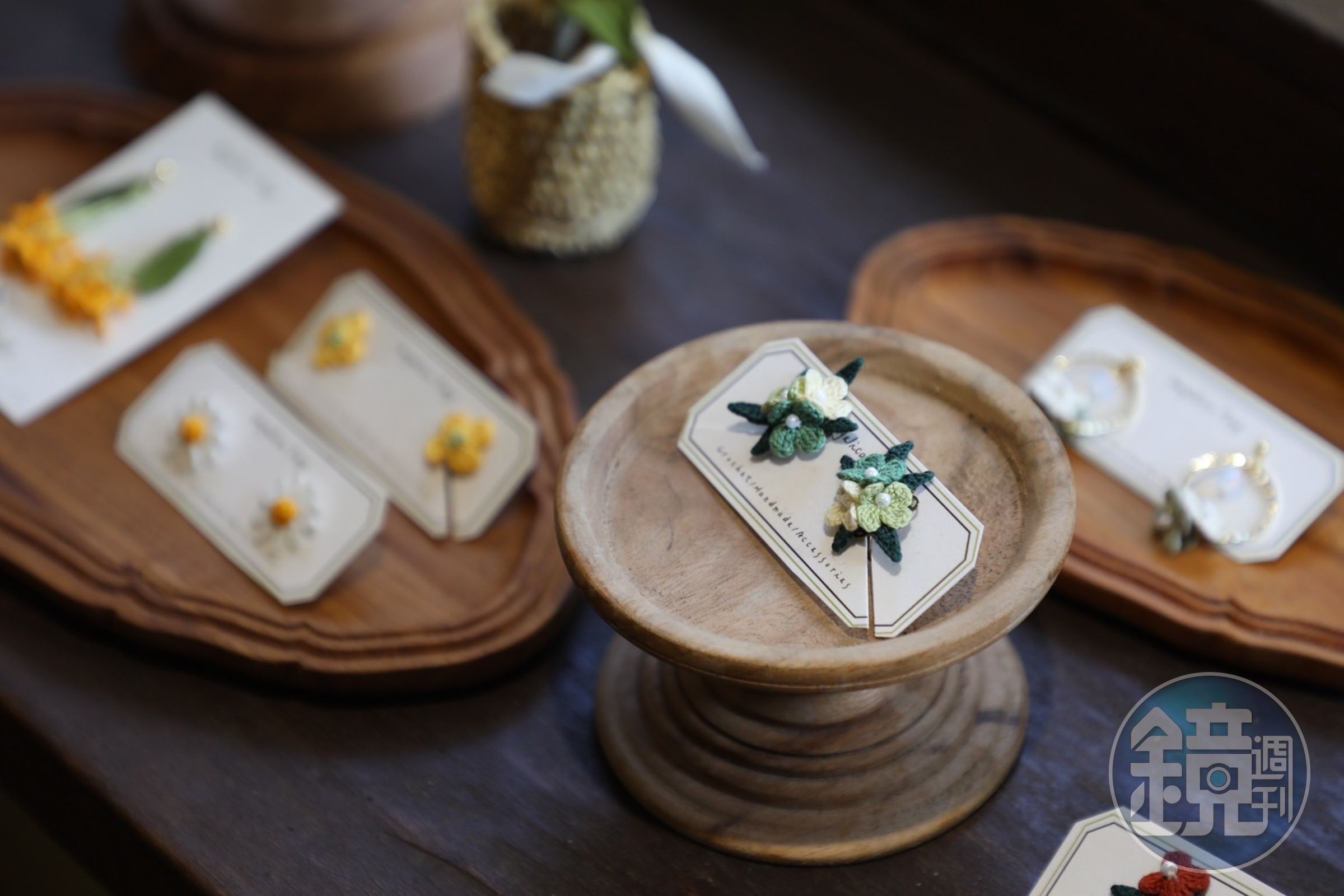 一入店，我就首先被品牌「當歸羊」以植物為題創作的勾針耳環給吸引。