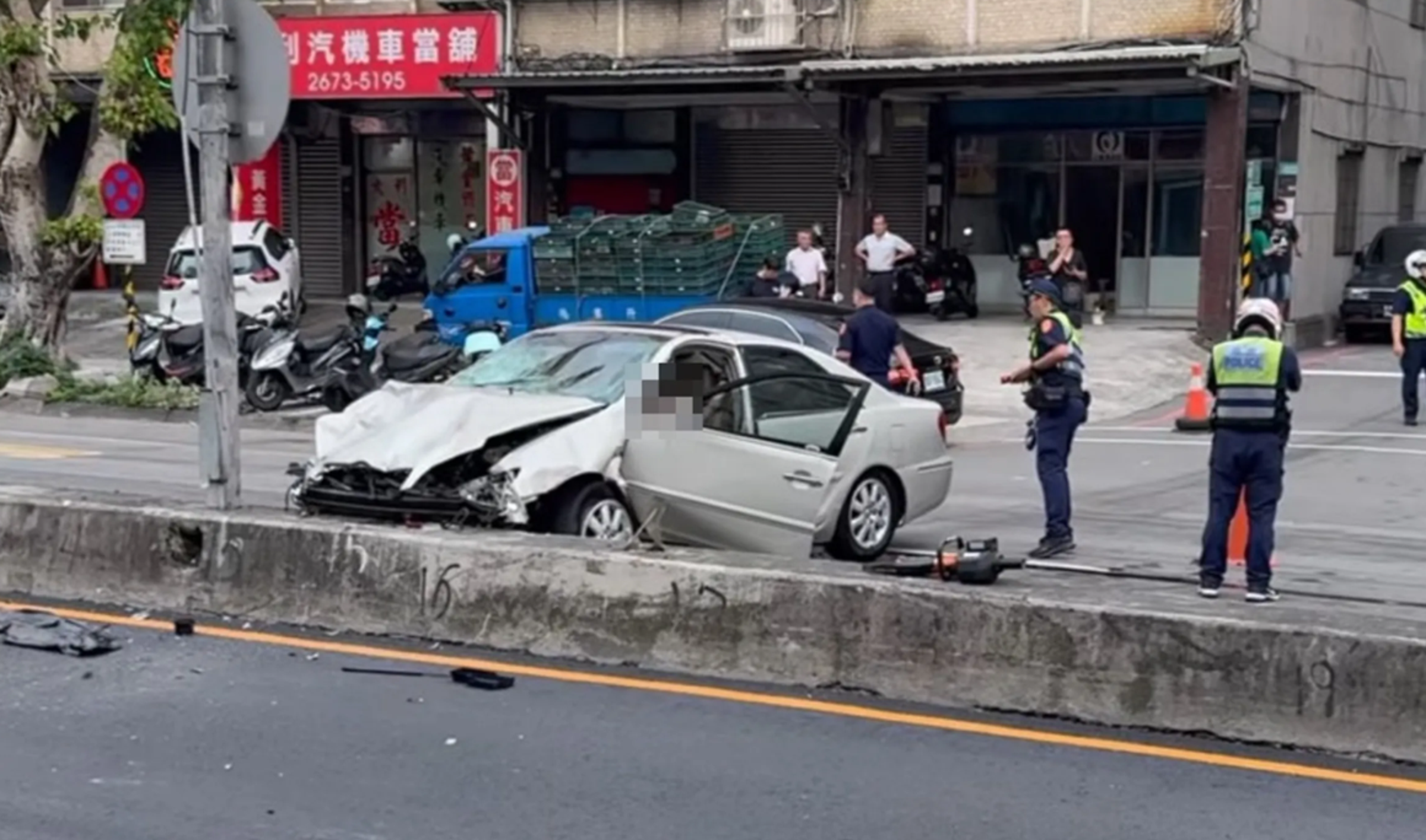三峽余姓老翁駕車暴衝釀3死12傷,至今仍住院觀察中無法應訊。(翻攝畫面)