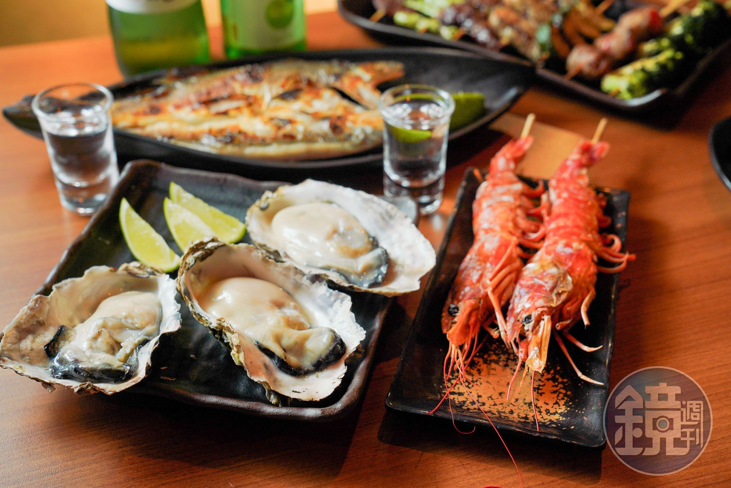海鮮菜色除一夜干、烤魚外,還講究生食級食材,日本生蠔、天使紅蝦更是老饕客最愛點的料理。