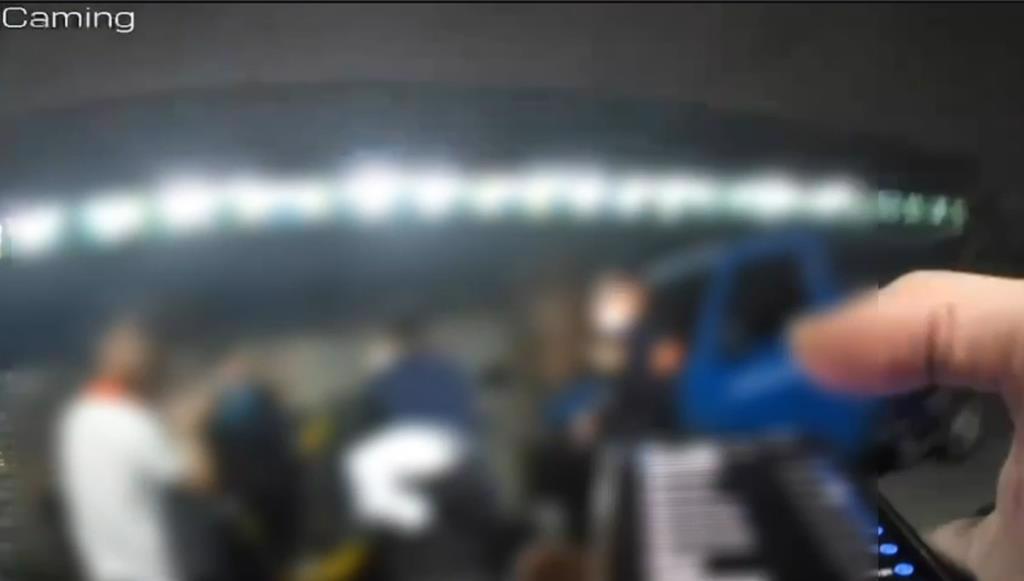 家寧爸爸昨晚認為有人在他工廠附近滋事便報警，結果僅是民眾在路邊玩手遊。（翻攝畫面）