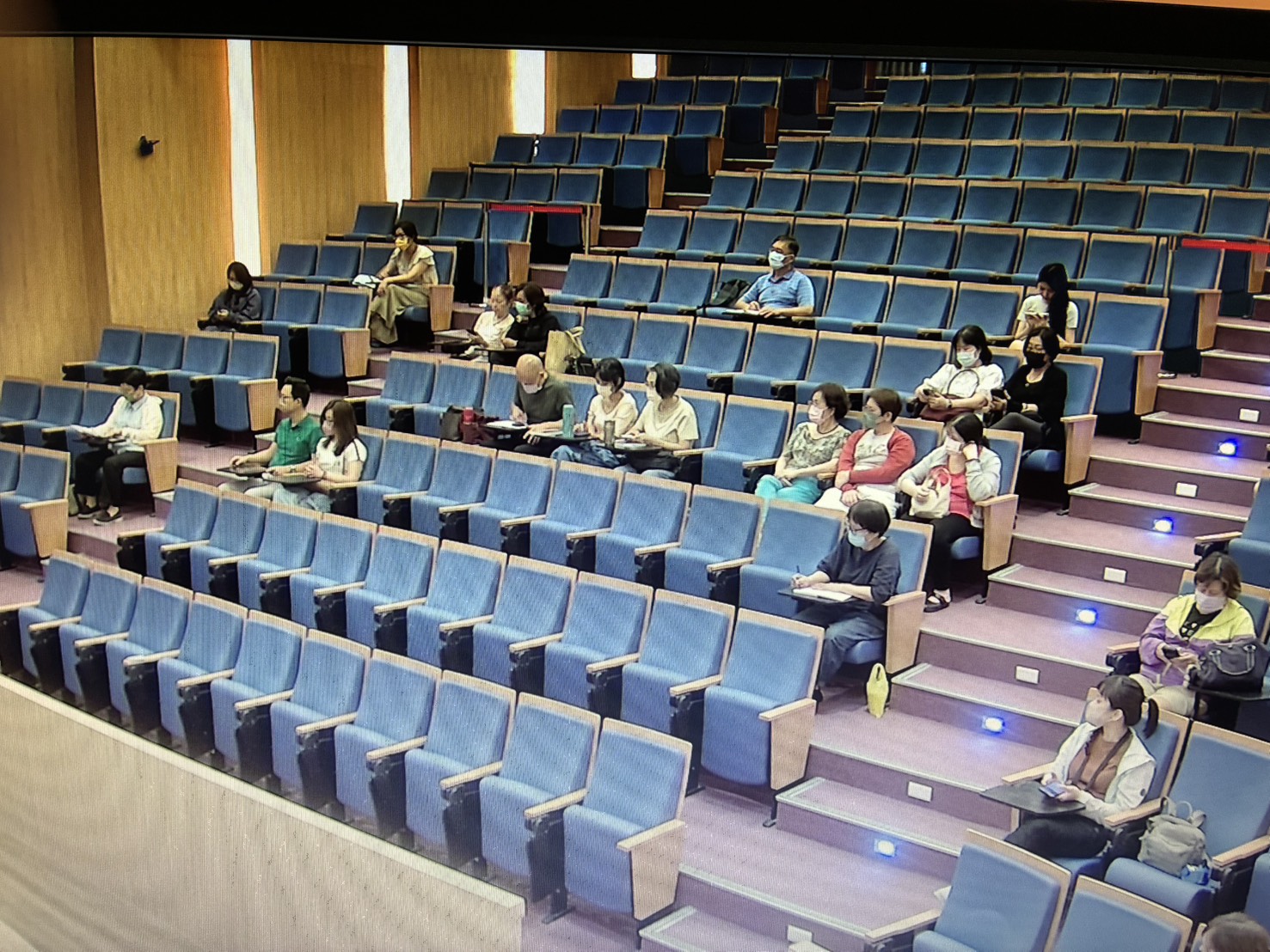 聽眾透露，7月25日的岡山醫院演講由馮明珠擔任引言人及主講，但她整場缺席。（讀者提供）