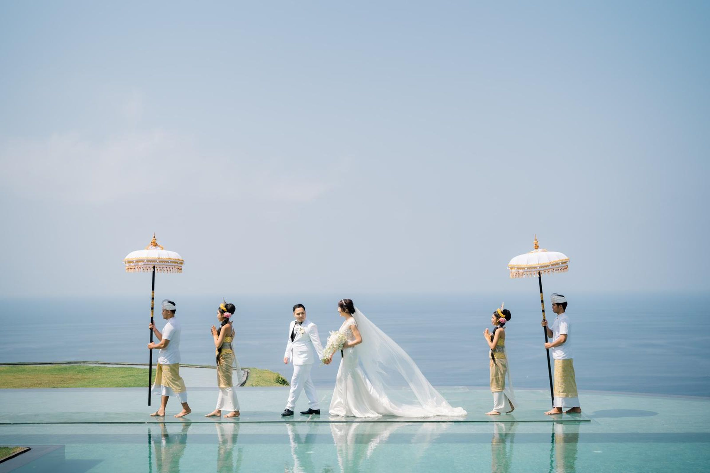 李宓結婚3年近日與老公阿Q飛到峇里島補辦浪漫的海灘婚禮。(李宓提供)