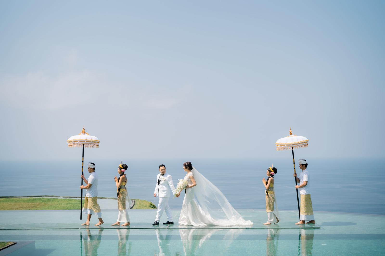 李宓結婚3年近日與老公阿Q飛到峇里島補辦浪漫的海灘婚禮。（圖／李宓提供）