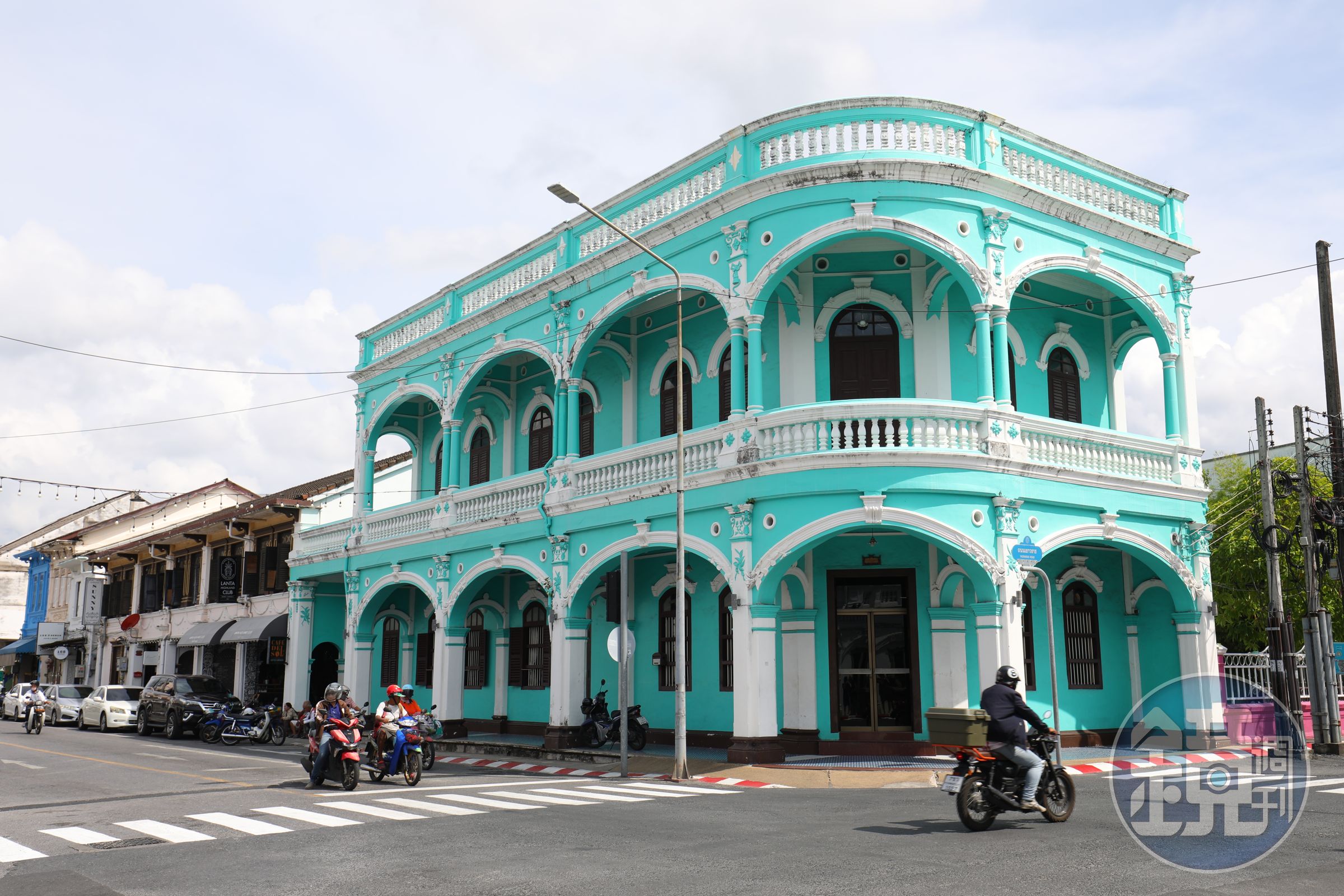 Tiffany藍色系的「Sino-Portuguese Building」位於迪布克路上,同樣是熱門的觀光打卡點。