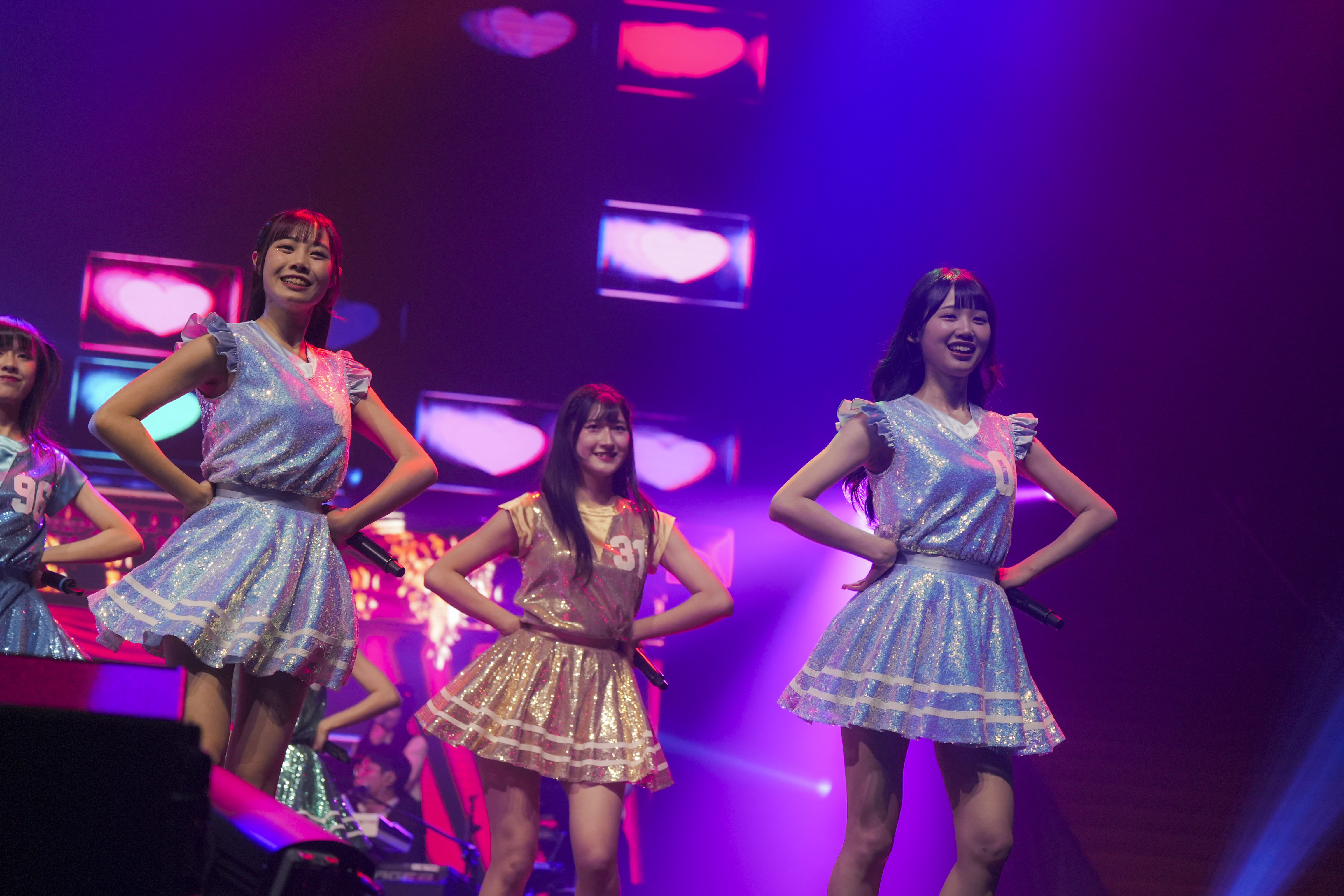 由「AKB48 Team TP」更名為「TPE48」的女團以〈夢之路〉熱鬧開場。（萬星傳播提供）