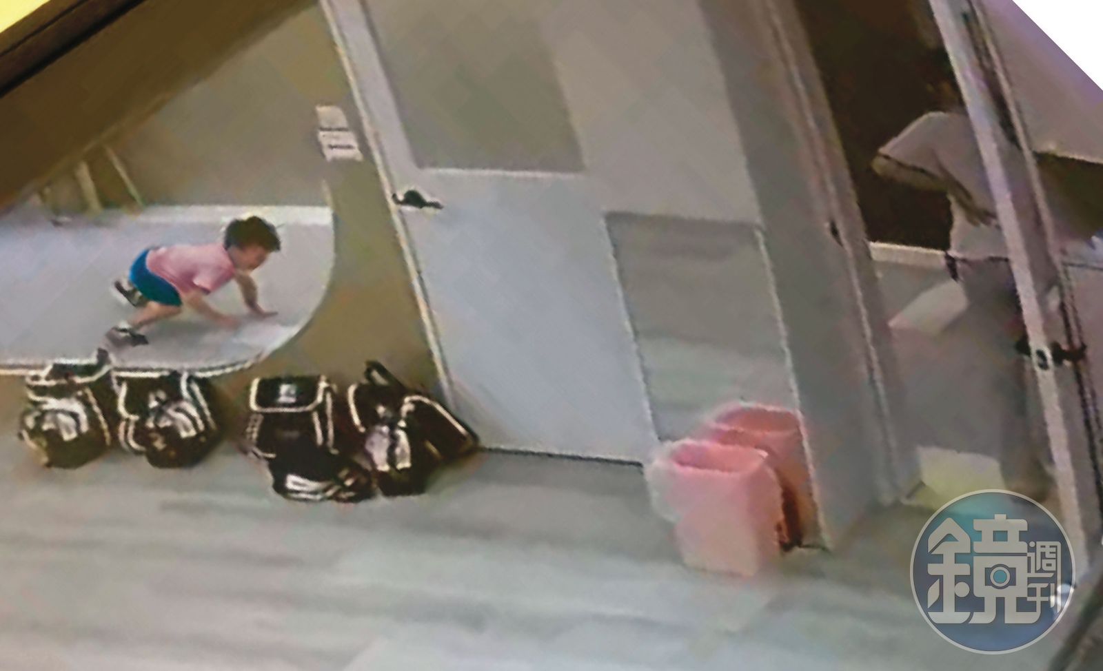 惡魔師虐童鐵證1/呼巴掌、逼學狗爬監視器全都錄 家長親睹惡師施暴嘴臉