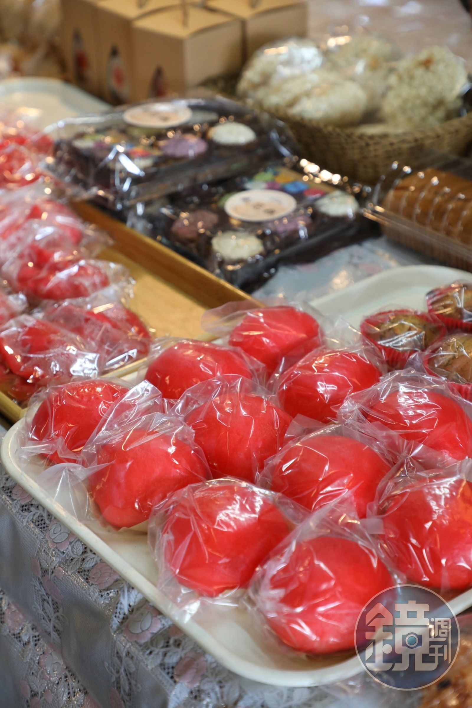 一味香餅家小小攤位上,品項琳瑯滿目。