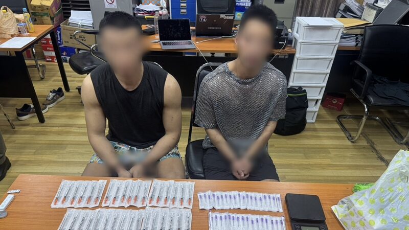 根據警方調查，這群中國男子平時以經營OnlyFans頻道為生，靠著販售性愛影片每月大賺上百萬泰銖。（翻攝畫面）