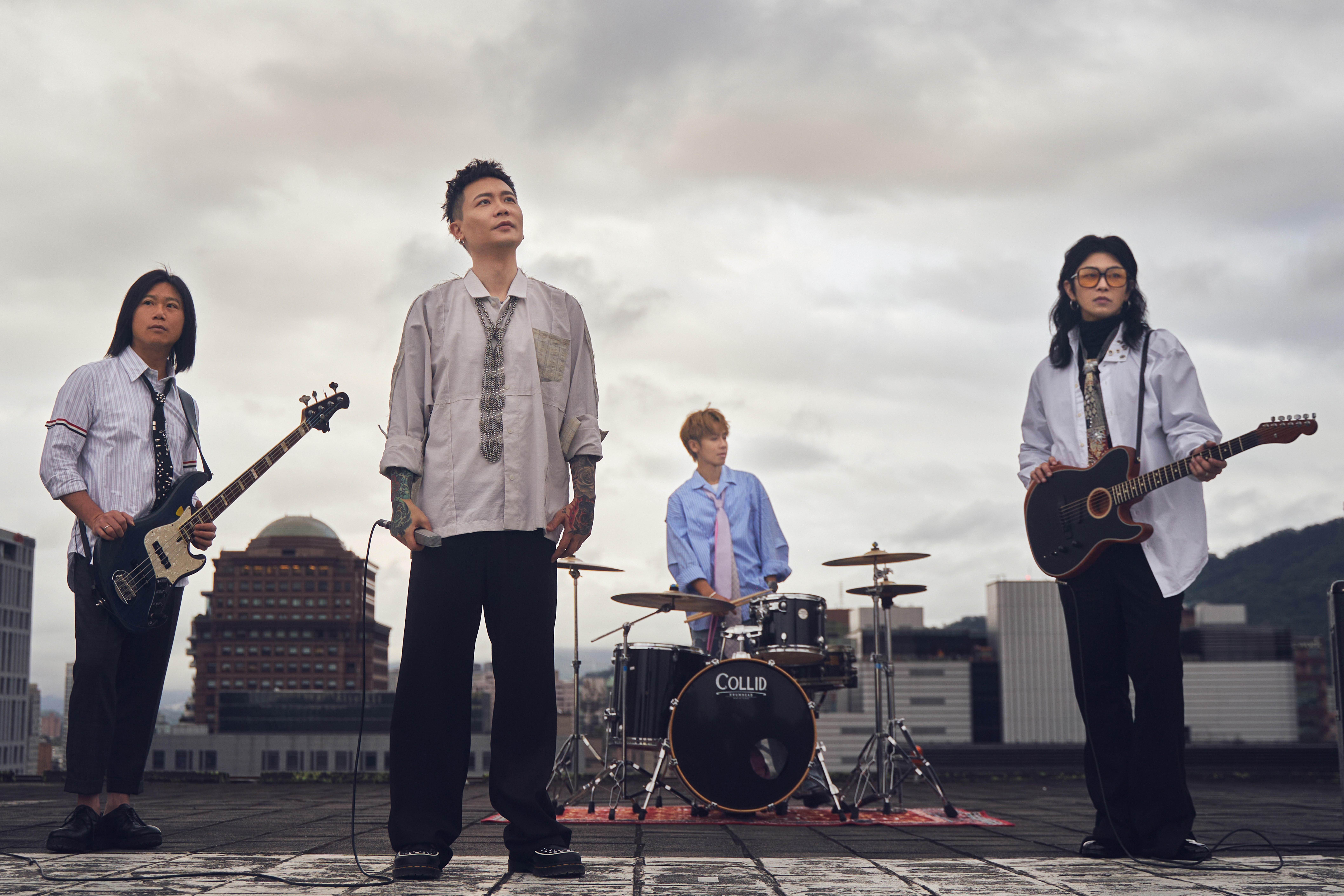 蕭秉治〈勝利人生〉，找來五月天瑪莎，麋先生聖皓，鼓鼓呂思緯成團演出。