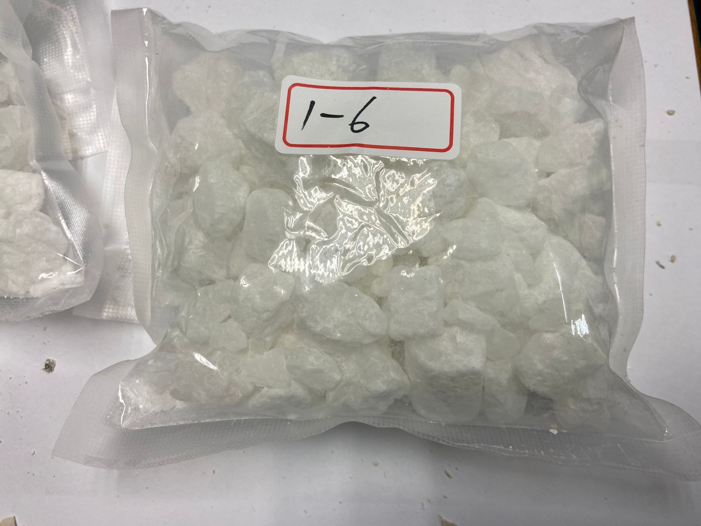 警方取出的K他命。（翻攝畫面）