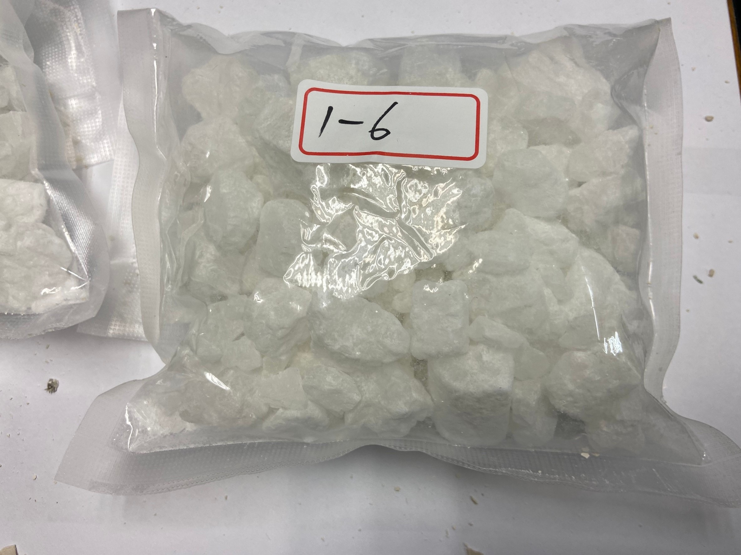 警方取出的K他命。（翻攝畫面）