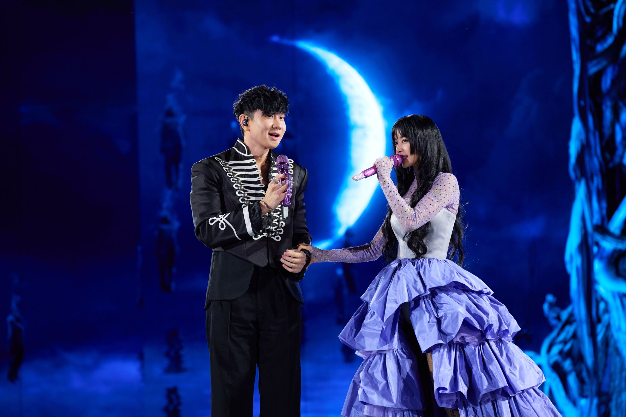 JOLIN拉著JJ敘舊聊天。（圖／凌時差提供）