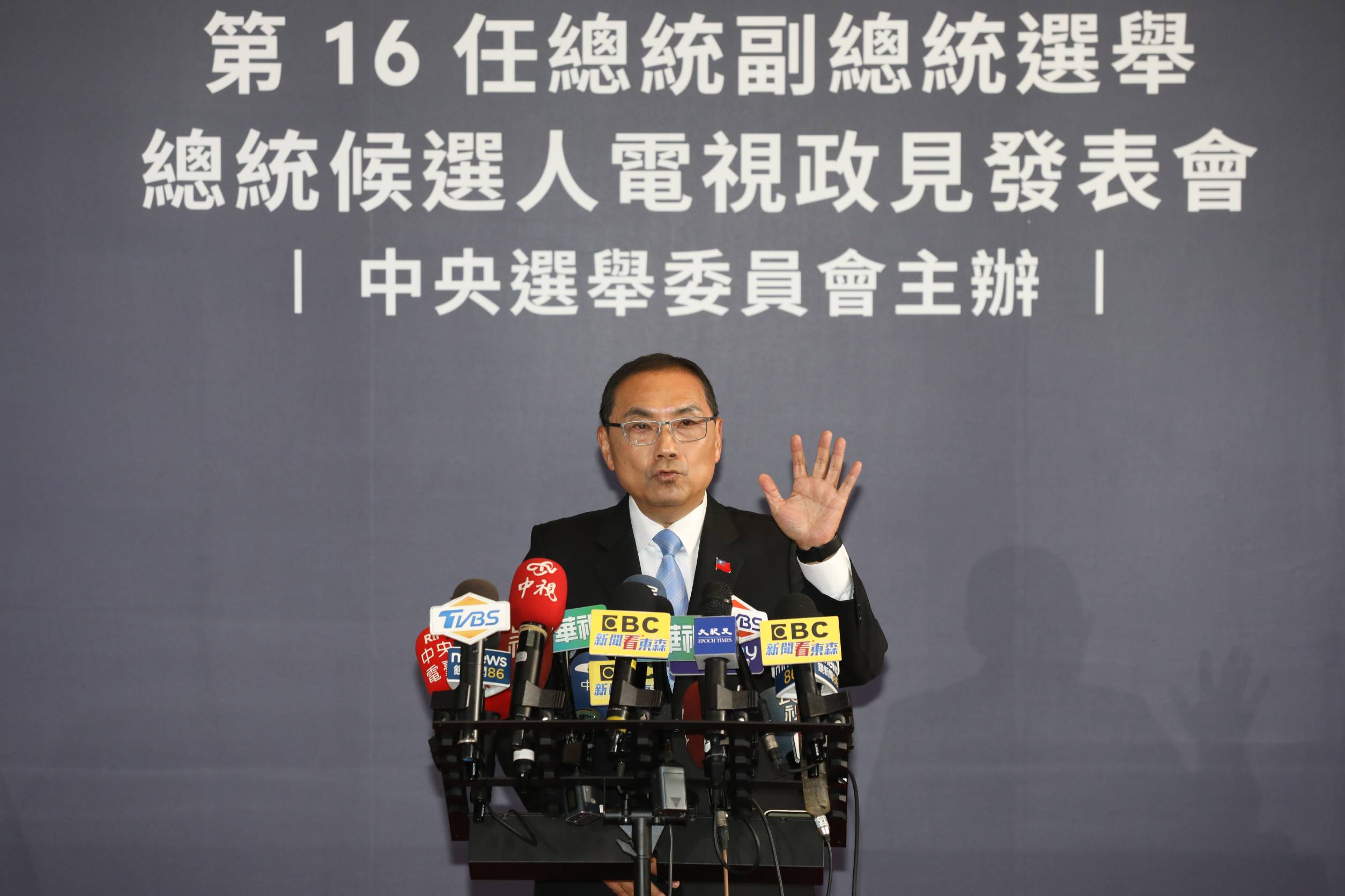 侯友宜今在臉書上表示,必須拿出態度,向犯罪宣戰,拒絕黑暗勢力繼續影響台灣、影響下一代。