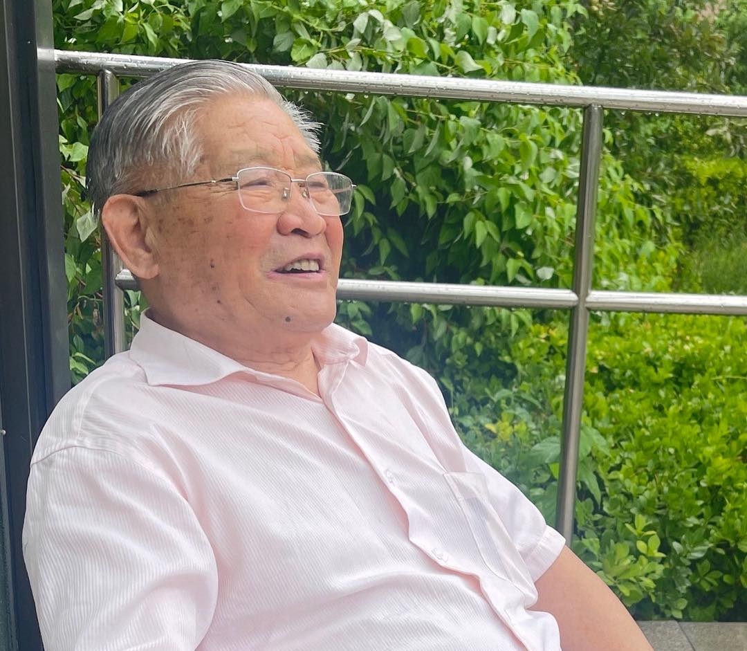 中國知名民運人士王丹自1998年起流亡海外，今悲曝90歲父親過世消息。（翻攝自王丹粉絲專頁）