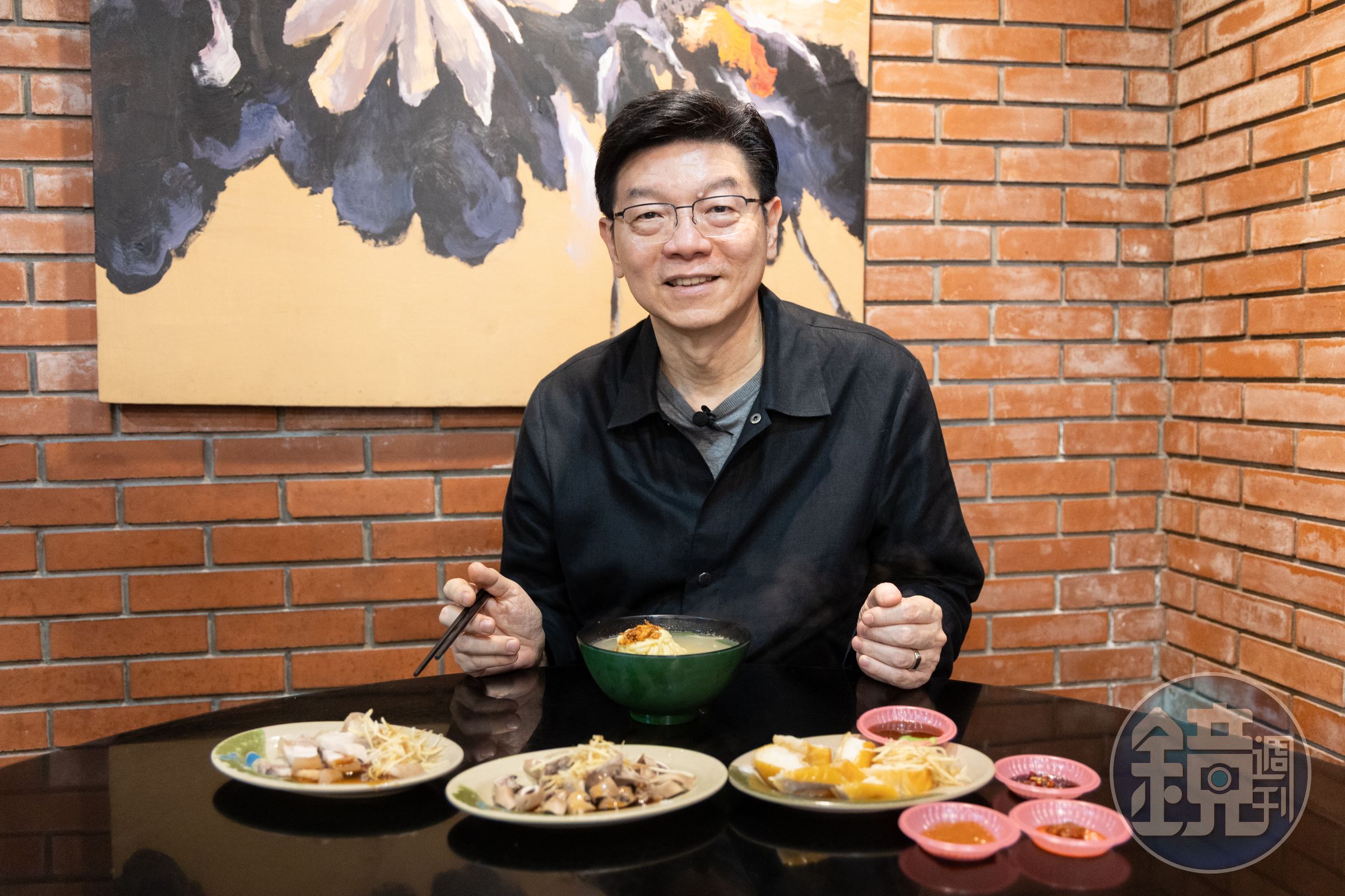 「周烏豬切仔麵」的湯頭濃郁卻不肥膩,小小一碗吃完後卻帶來滿滿的幸福感。(鄭祺耀攝)