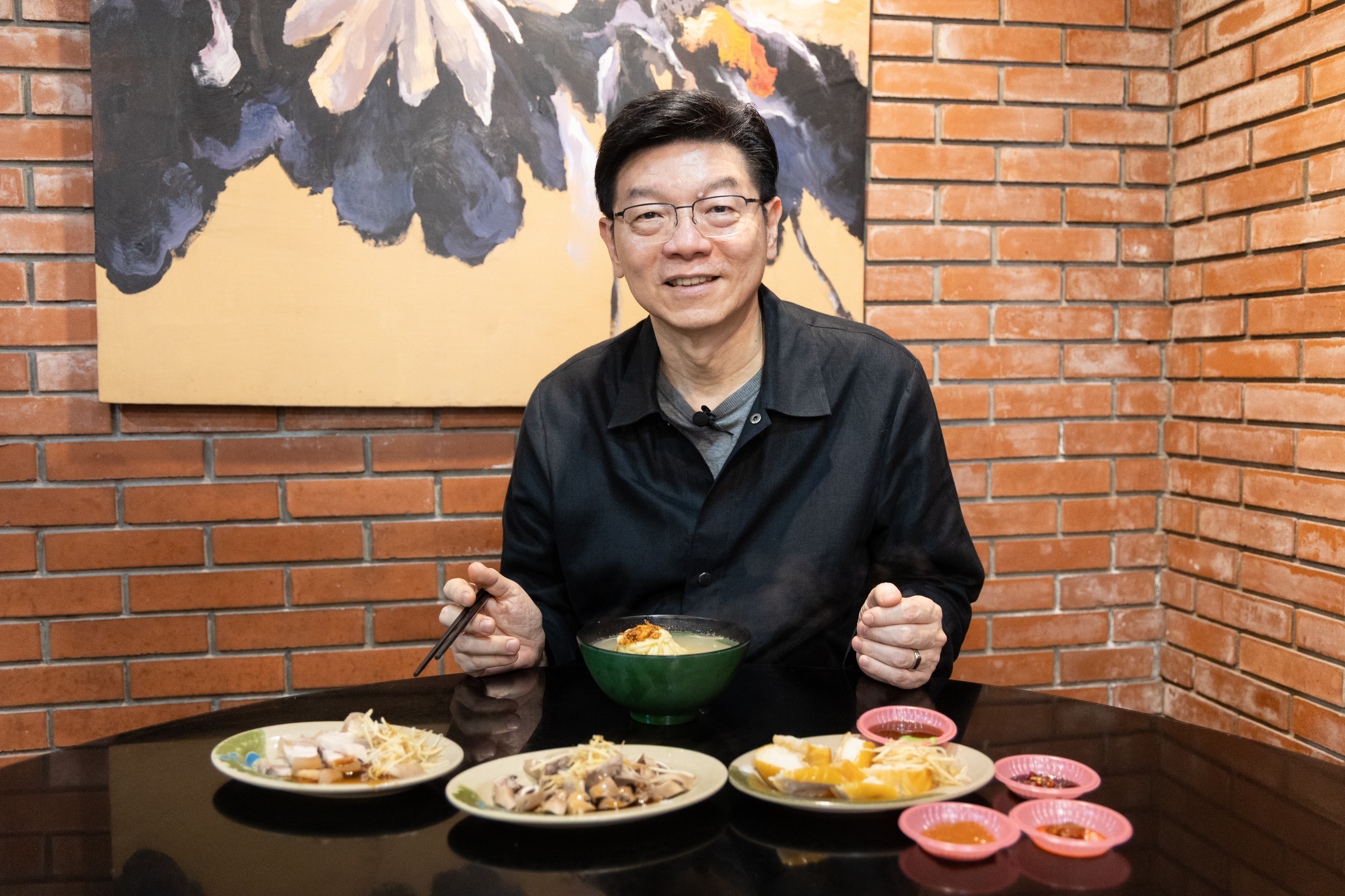 「周烏豬切仔麵」的湯頭濃郁卻不肥膩，小小一碗吃完後卻帶來滿滿的幸福感。(鄭祺耀攝)