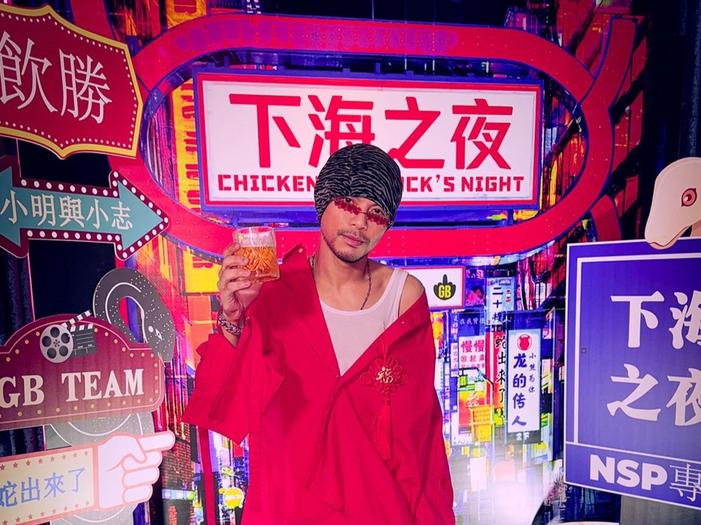 黃明志今(13) 日延扣期滿獲警方口頭保釋外出。(翻攝自粉絲專頁Namewee 黃明志)