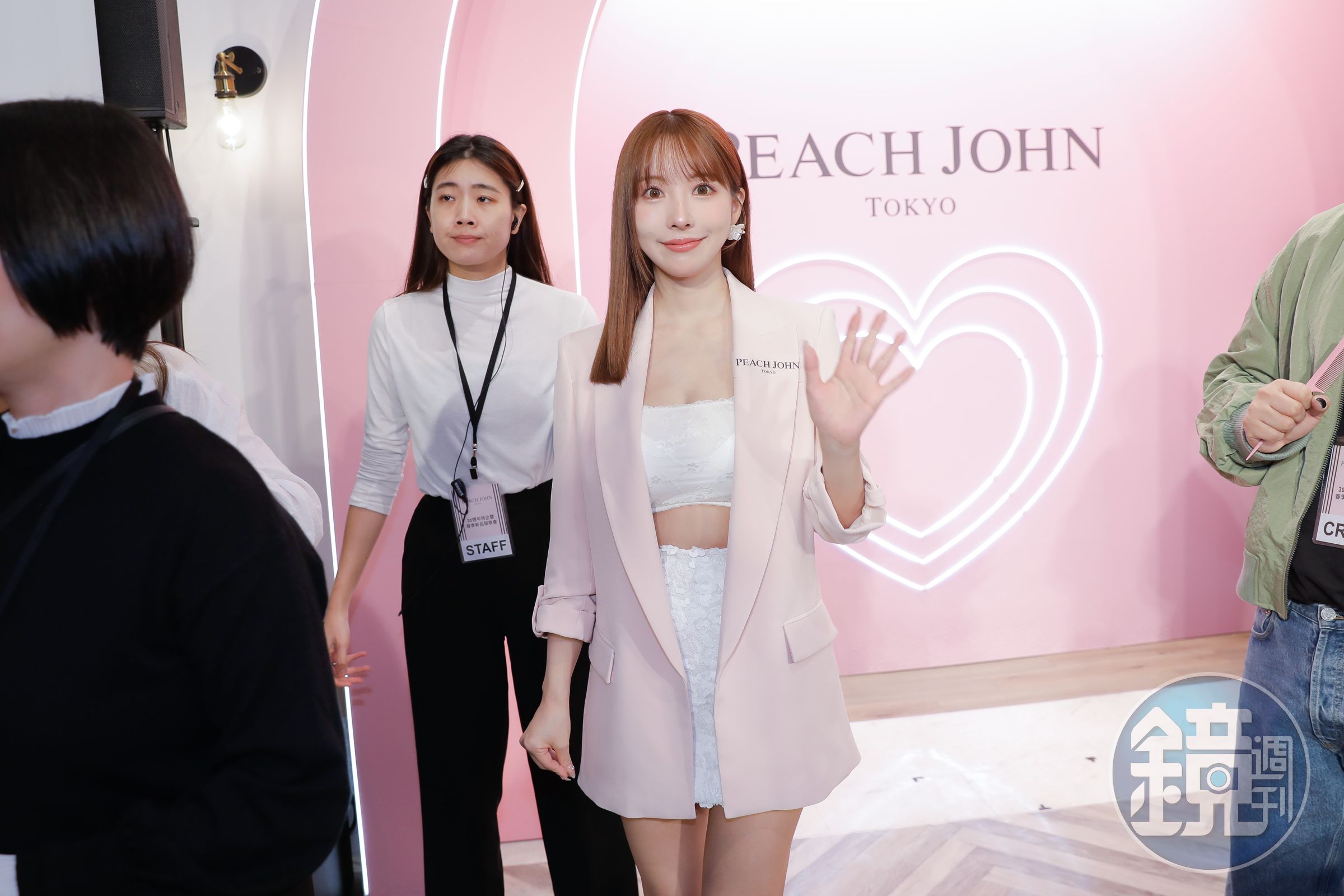 三上悠亞說自己高中第一次自己買內衣就是選擇PEACH JOHN，「因為它很有名，款式也很可愛。」