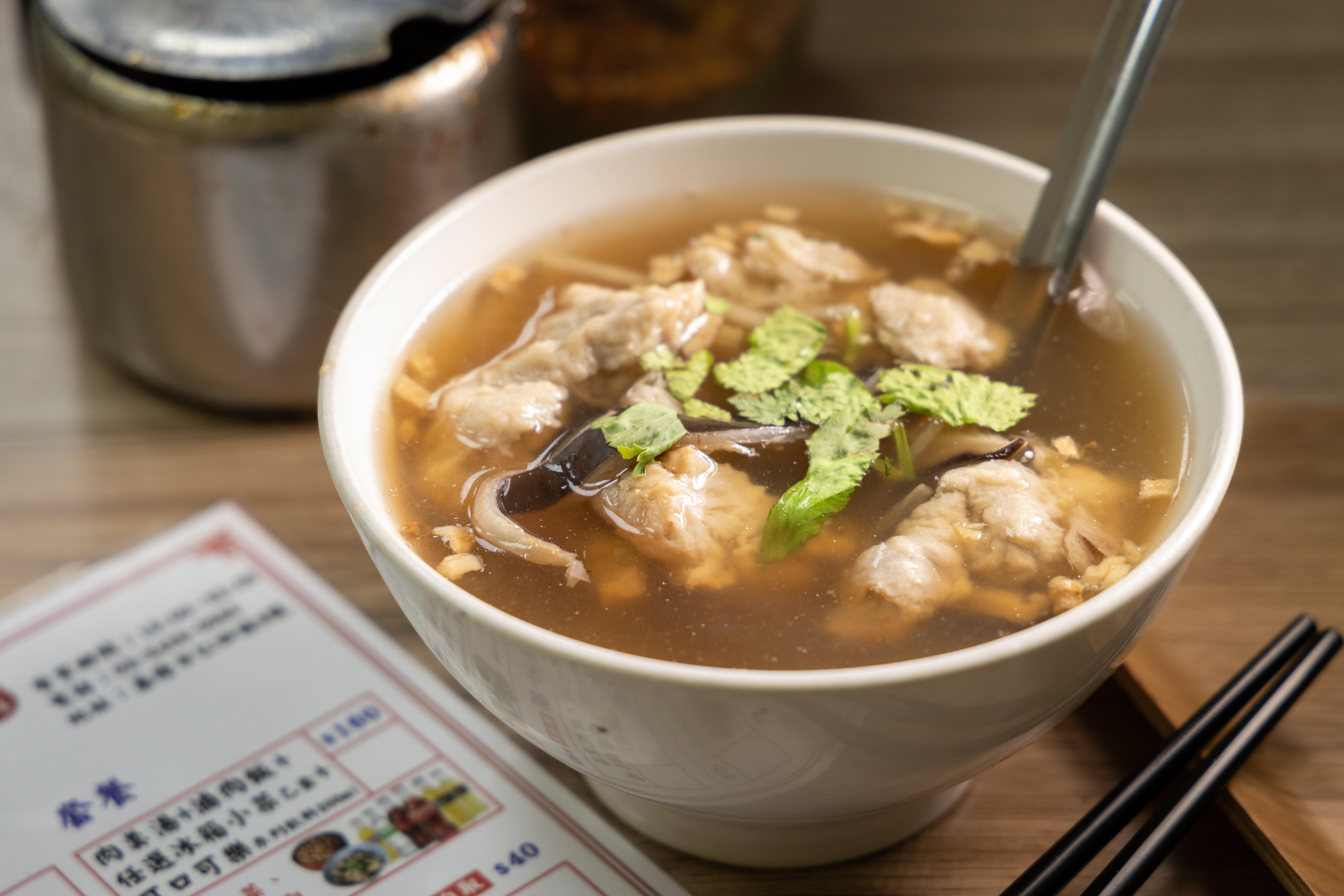 「肉羹湯」吃得到魚皮的滑嫩與膠質,與湯頭相輔相成。(70元/碗)