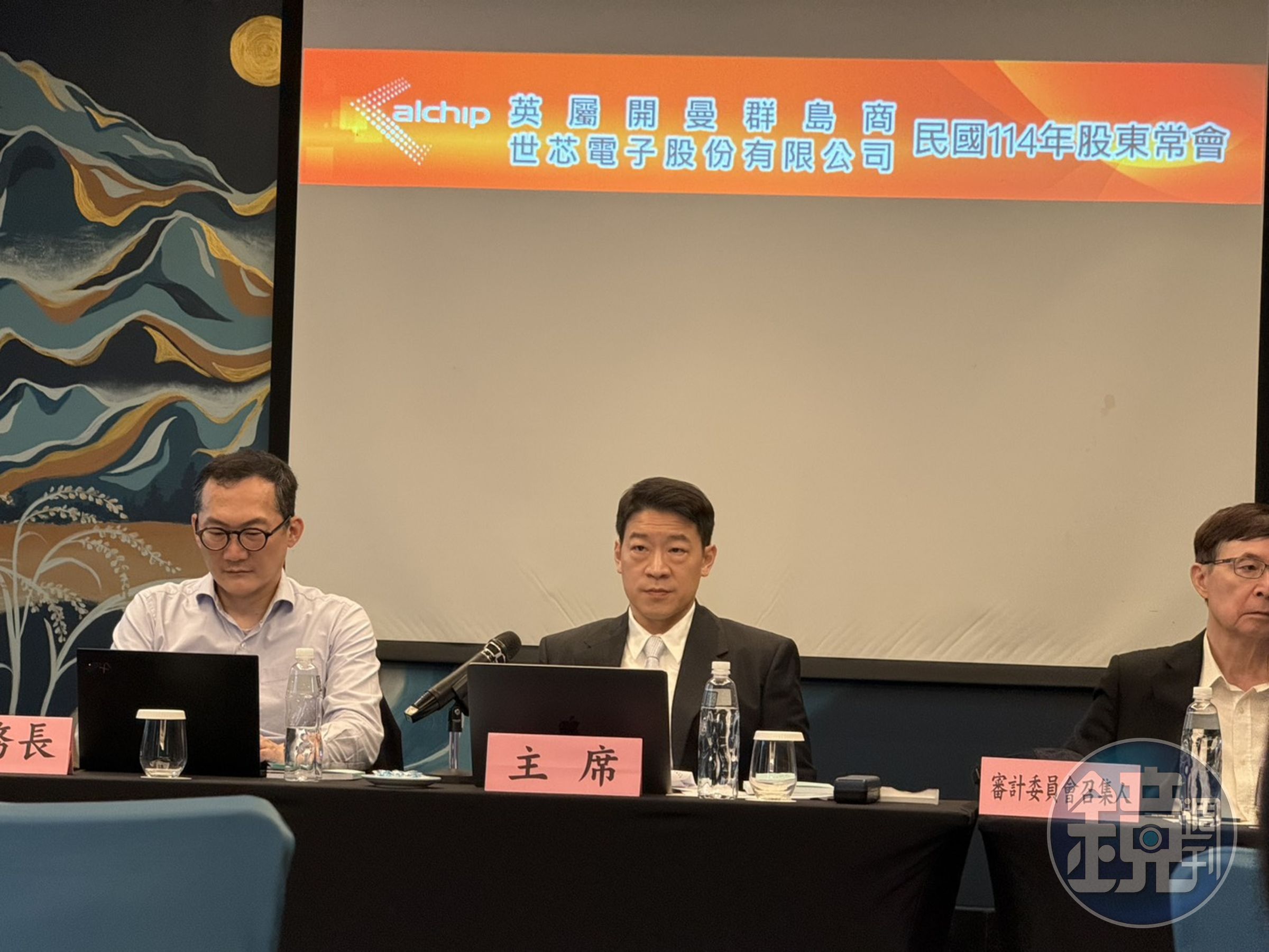 世芯總經理沈翔霖（左2）與股東分享與輝達在NVLink Fusion的合作，以及矽光子技術上的看法。